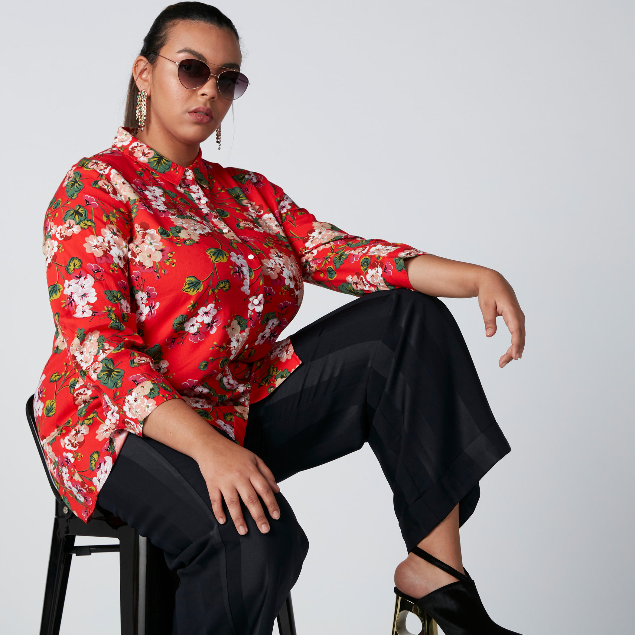 قميص بطبعات وأزرار-women-clothing-shirtsandblouses-blouses-image-2