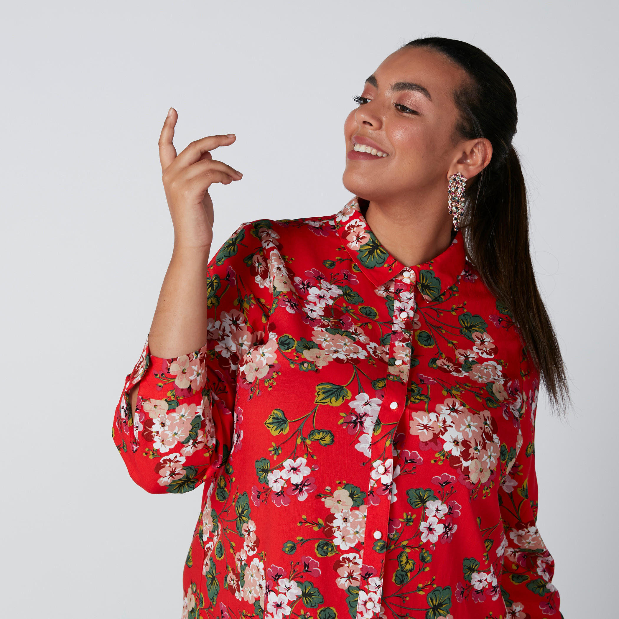 قميص بطبعات وأزرار-women-clothing-shirtsandblouses-blouses-image-1