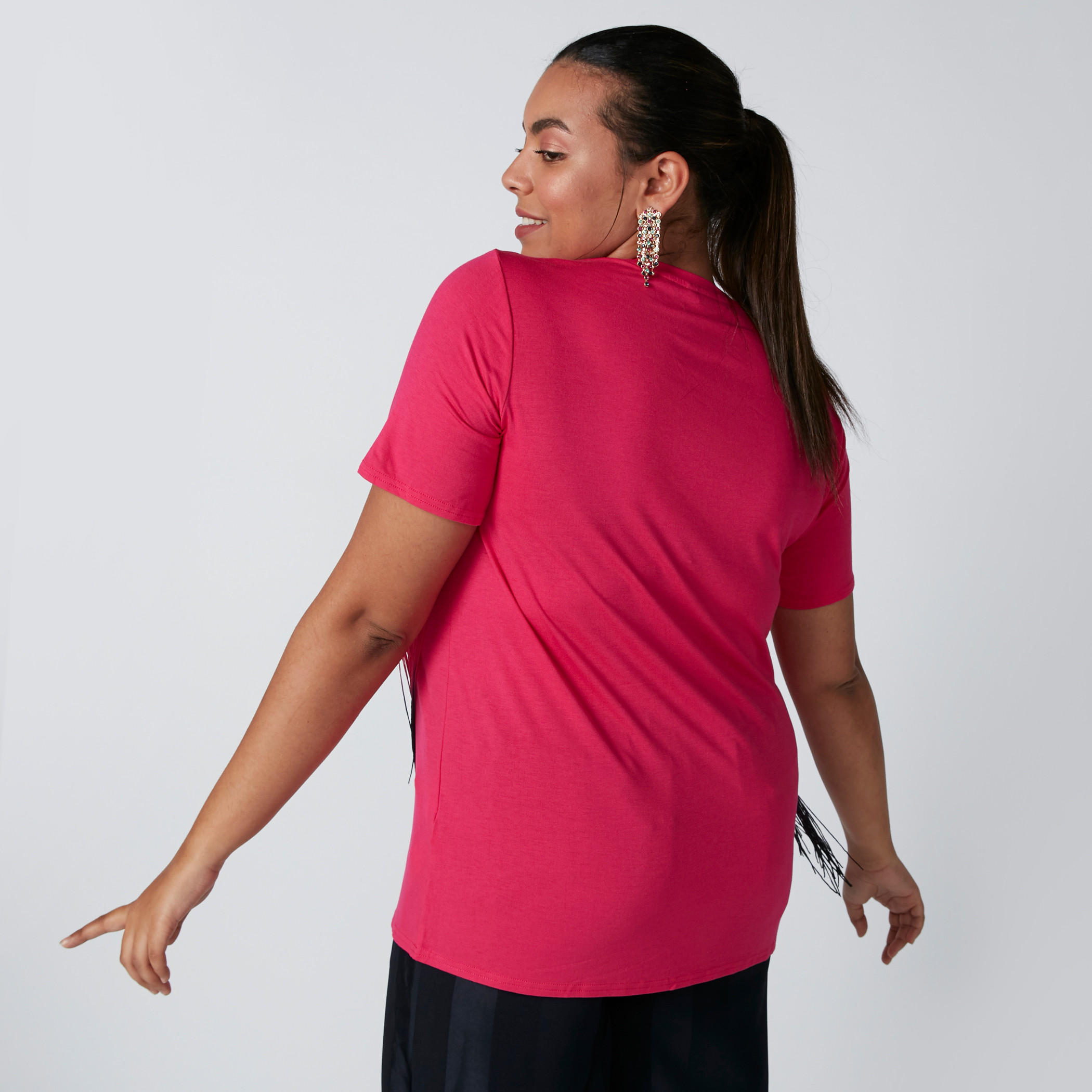 بلوزة بياقة مستديرة وأكمام قصيرة وتفاصيل كشكش-women-clothing-tshirts-image-2