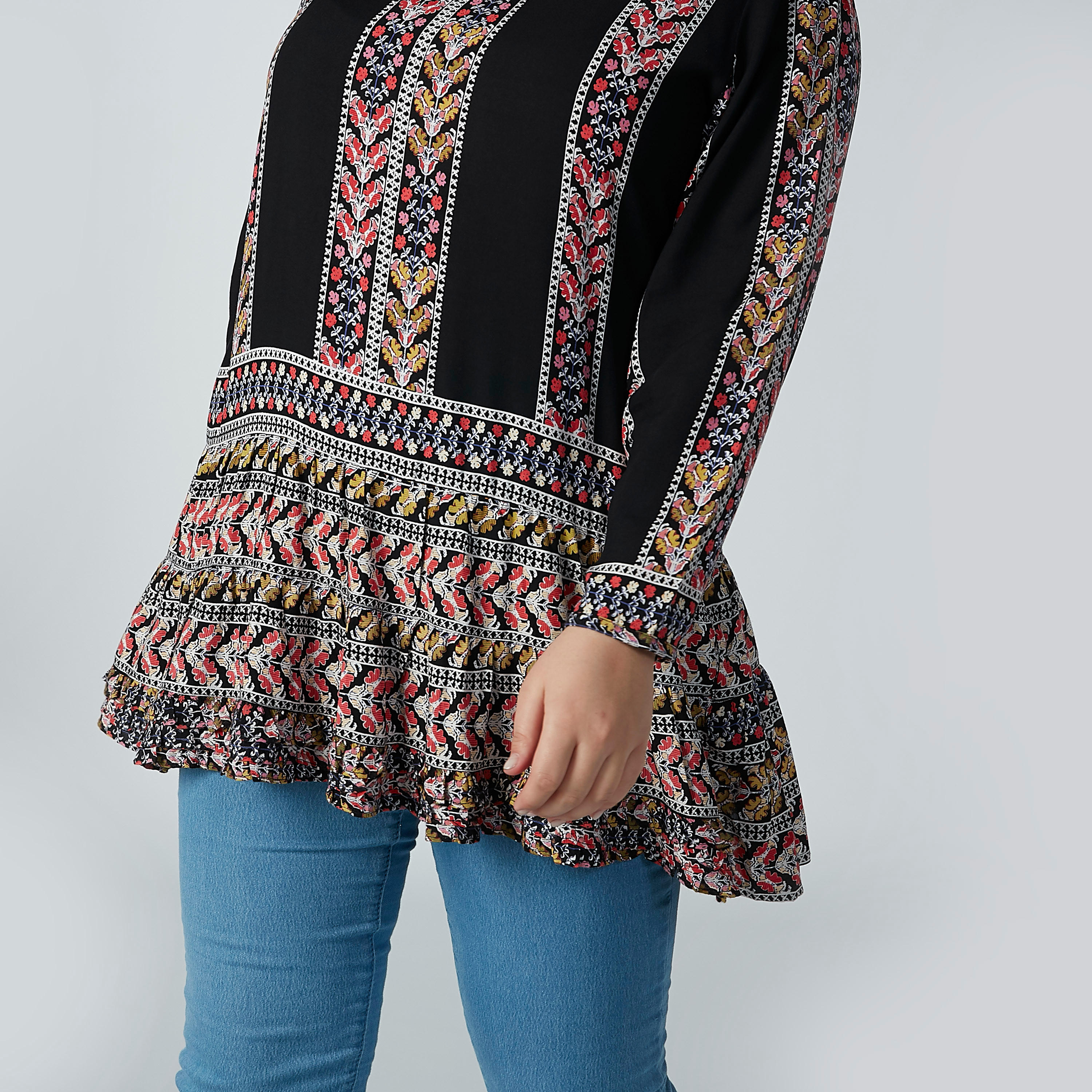 بلوزة بيبلوم بياقة مستديرة وأكمام طويلة وطبعات-women-clothing-shirtsandblouses-blouses-image-4