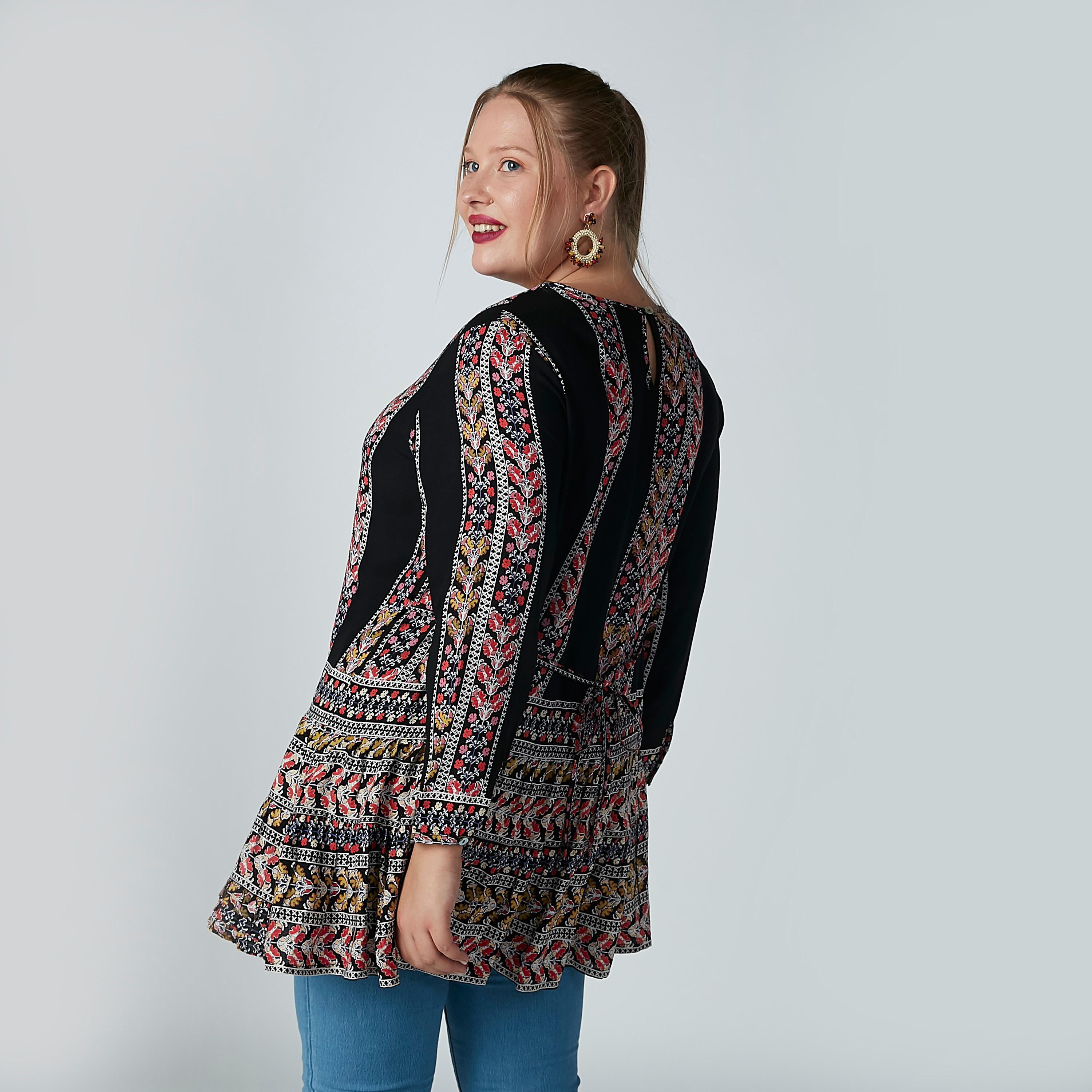 بلوزة بيبلوم بياقة مستديرة وأكمام طويلة وطبعات-women-clothing-shirtsandblouses-blouses-image-5