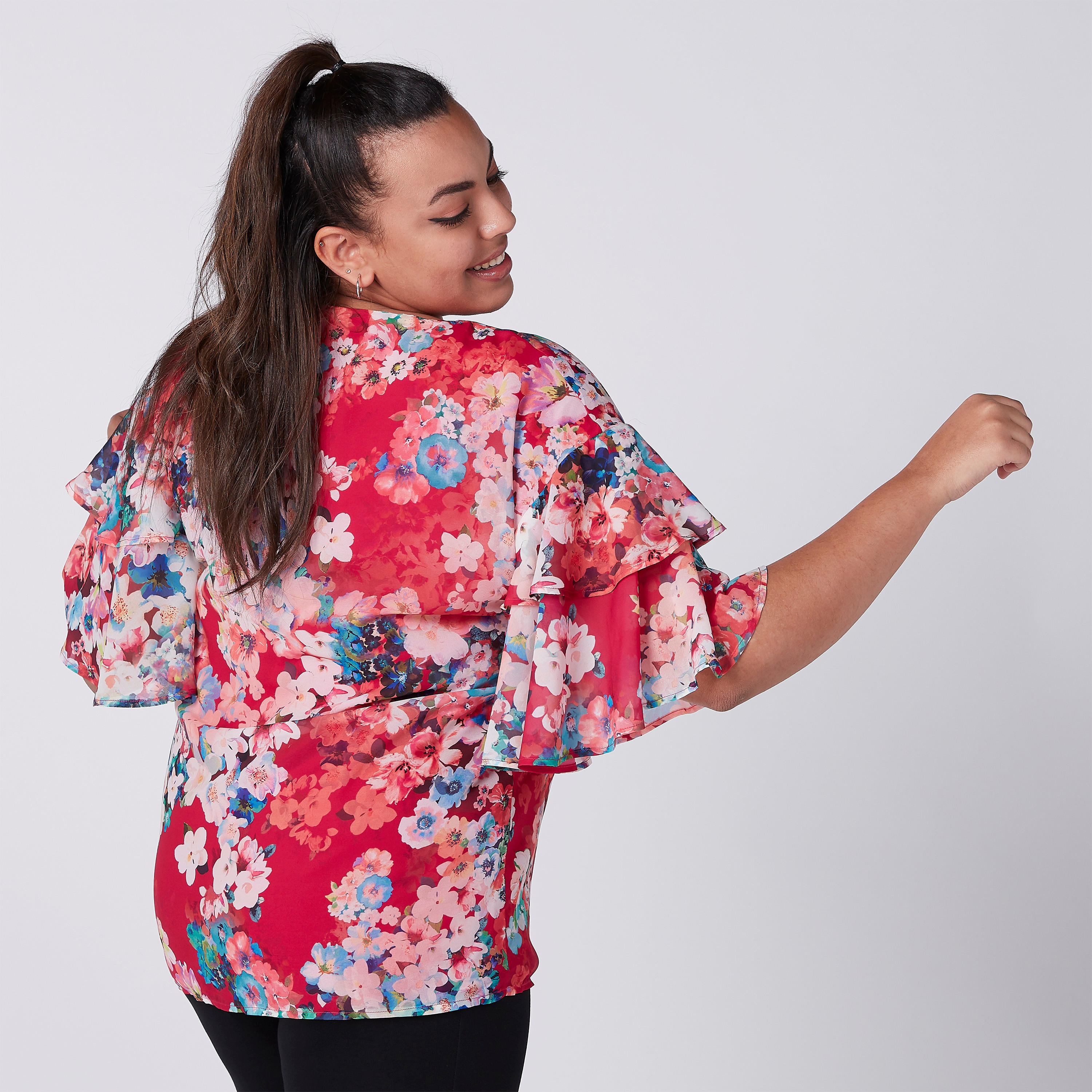 بلوزة بأكمام كشكش وطبعات زهرية-women-clothing-shirtsandblouses-blouses-image-1