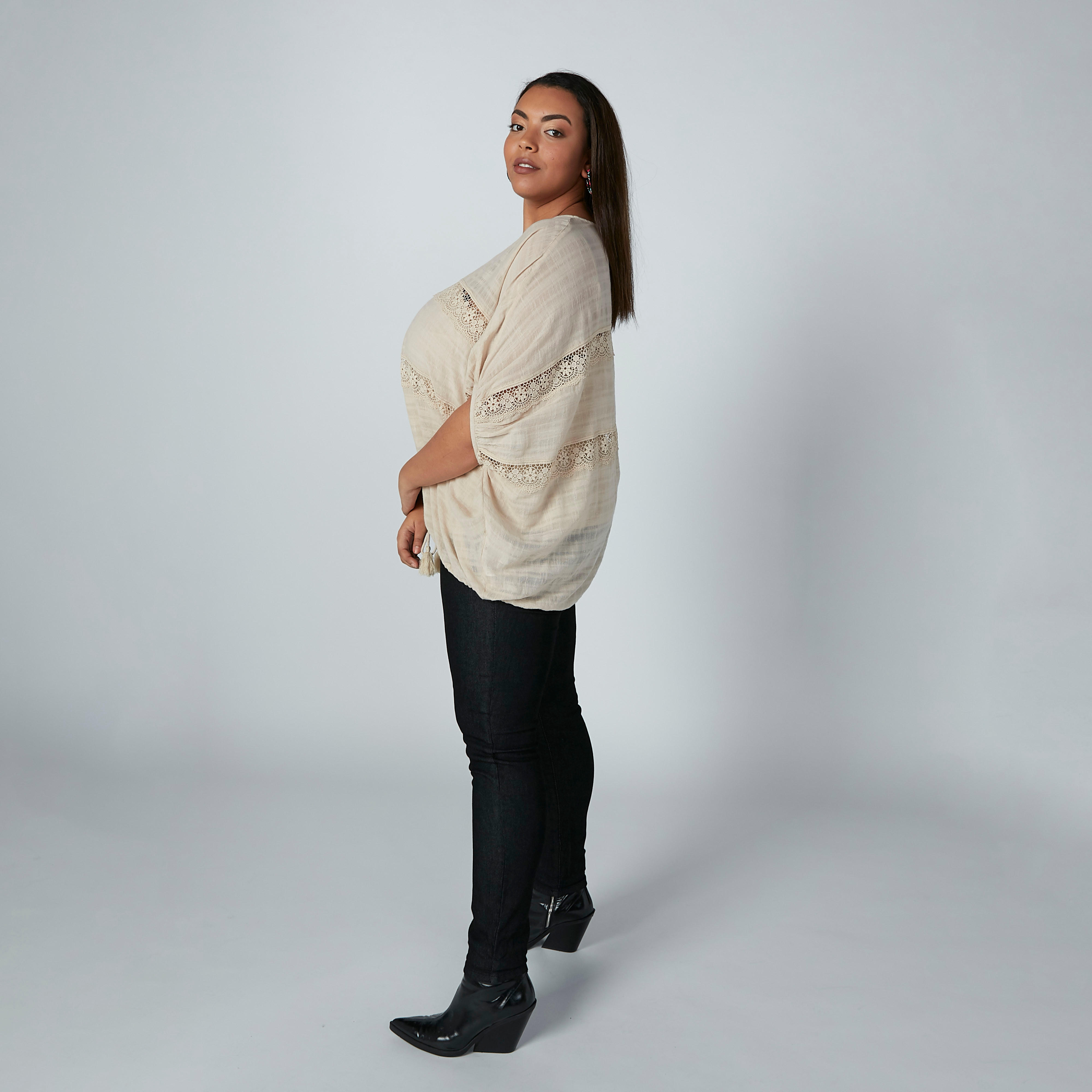 بلوزة بارزة الملمس بياقة مستديرة ورباط-women-clothing-shirtsandblouses-blouses-image-3