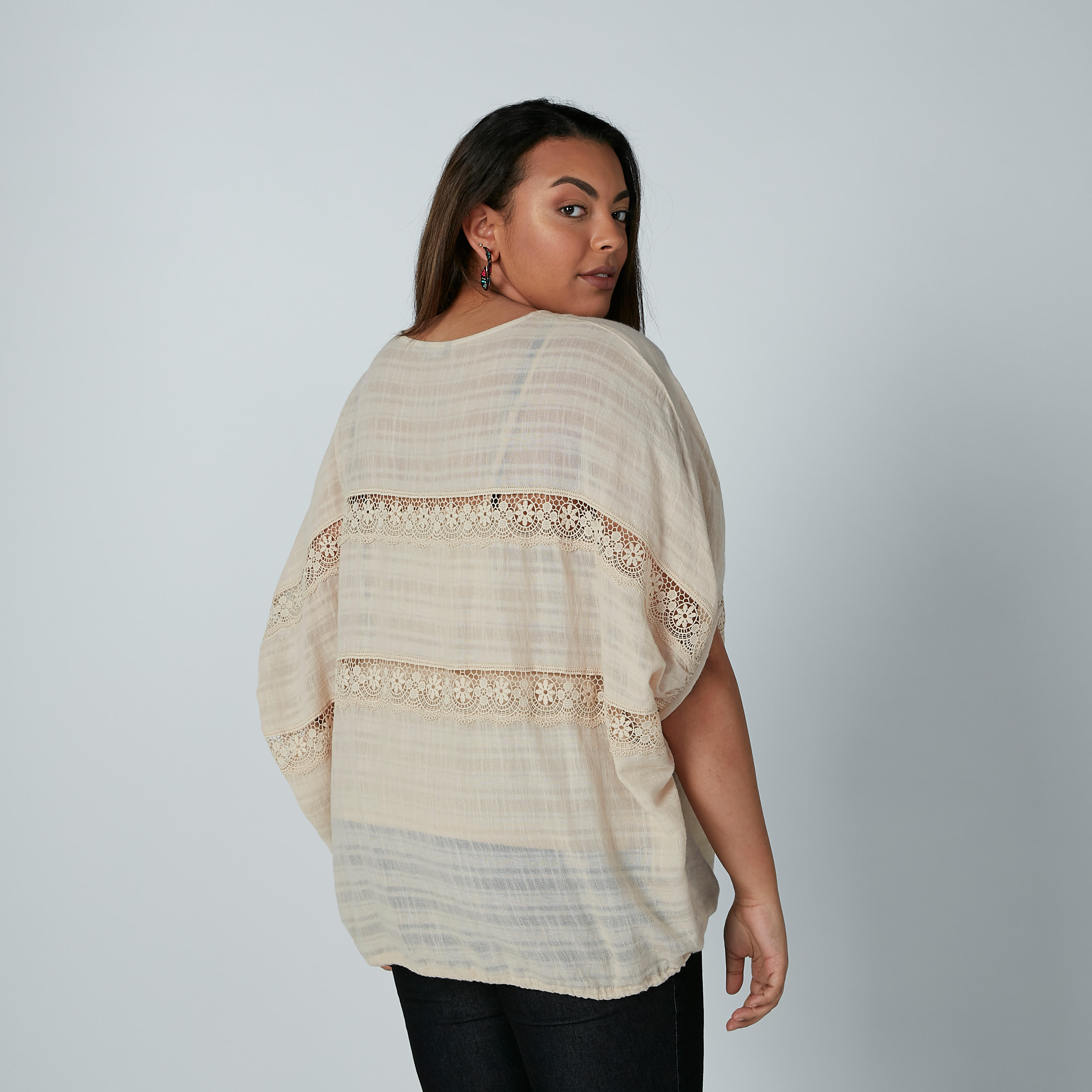 بلوزة بارزة الملمس بياقة مستديرة ورباط-women-clothing-shirtsandblouses-blouses-image-1