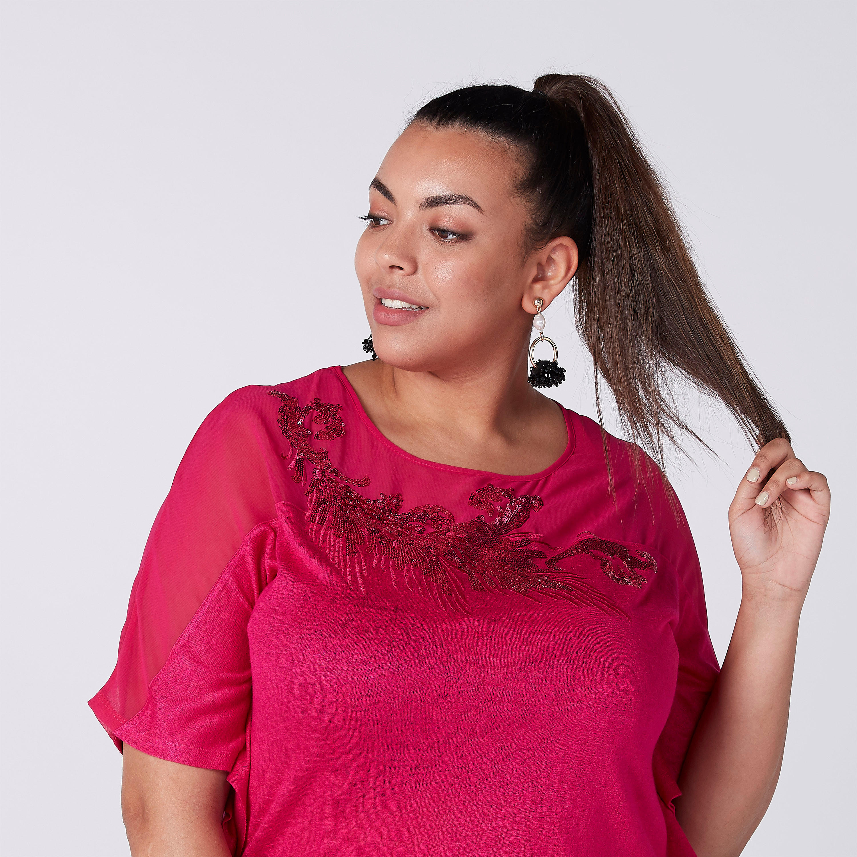 بلوزة مزيّنة بياقة مستديرة-women-clothing-shirtsandblouses-blouses-image-2