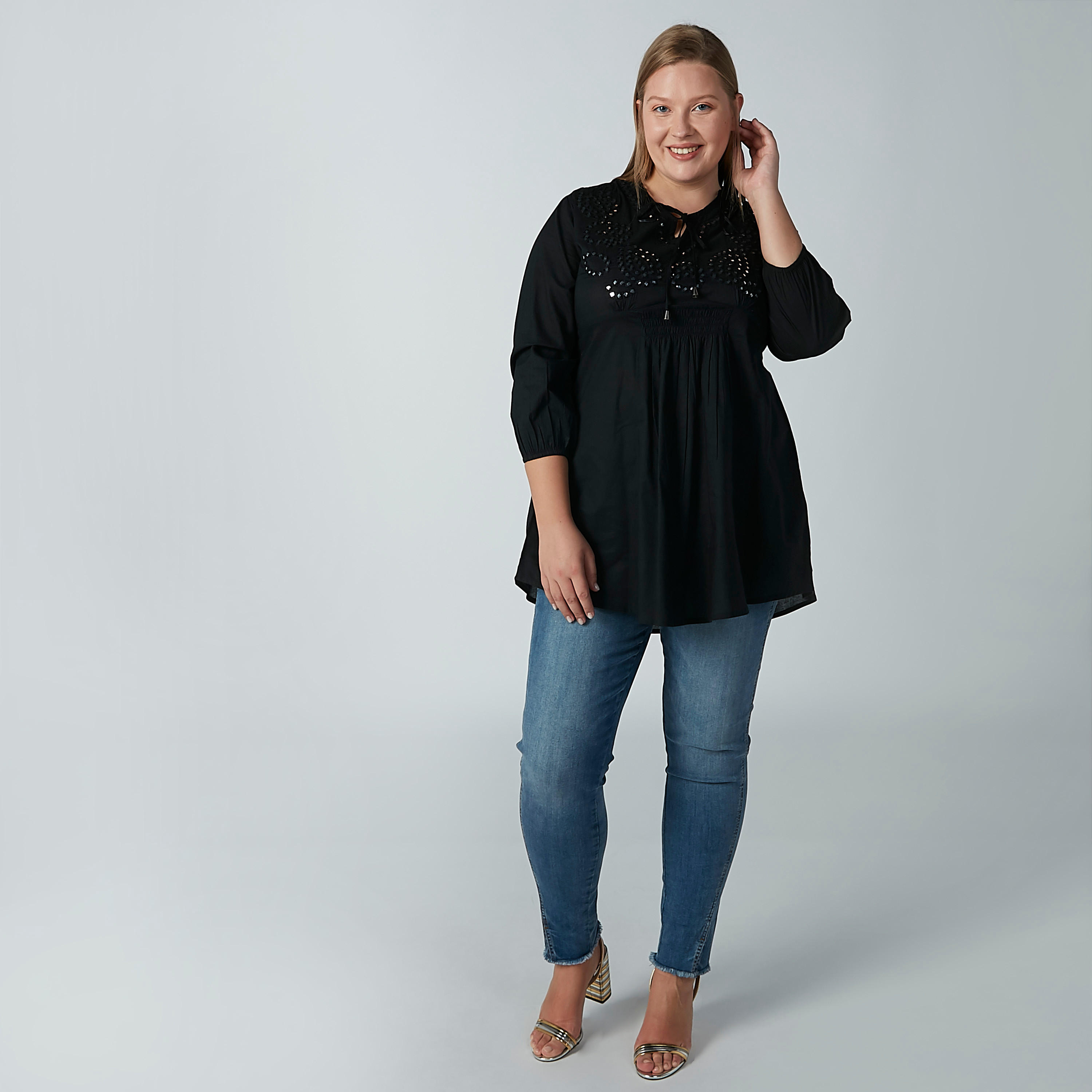 بلوزة مطرّزة بأكمام 3/4 ورباط-women-clothing-shirtsandblouses-blouses-image-2