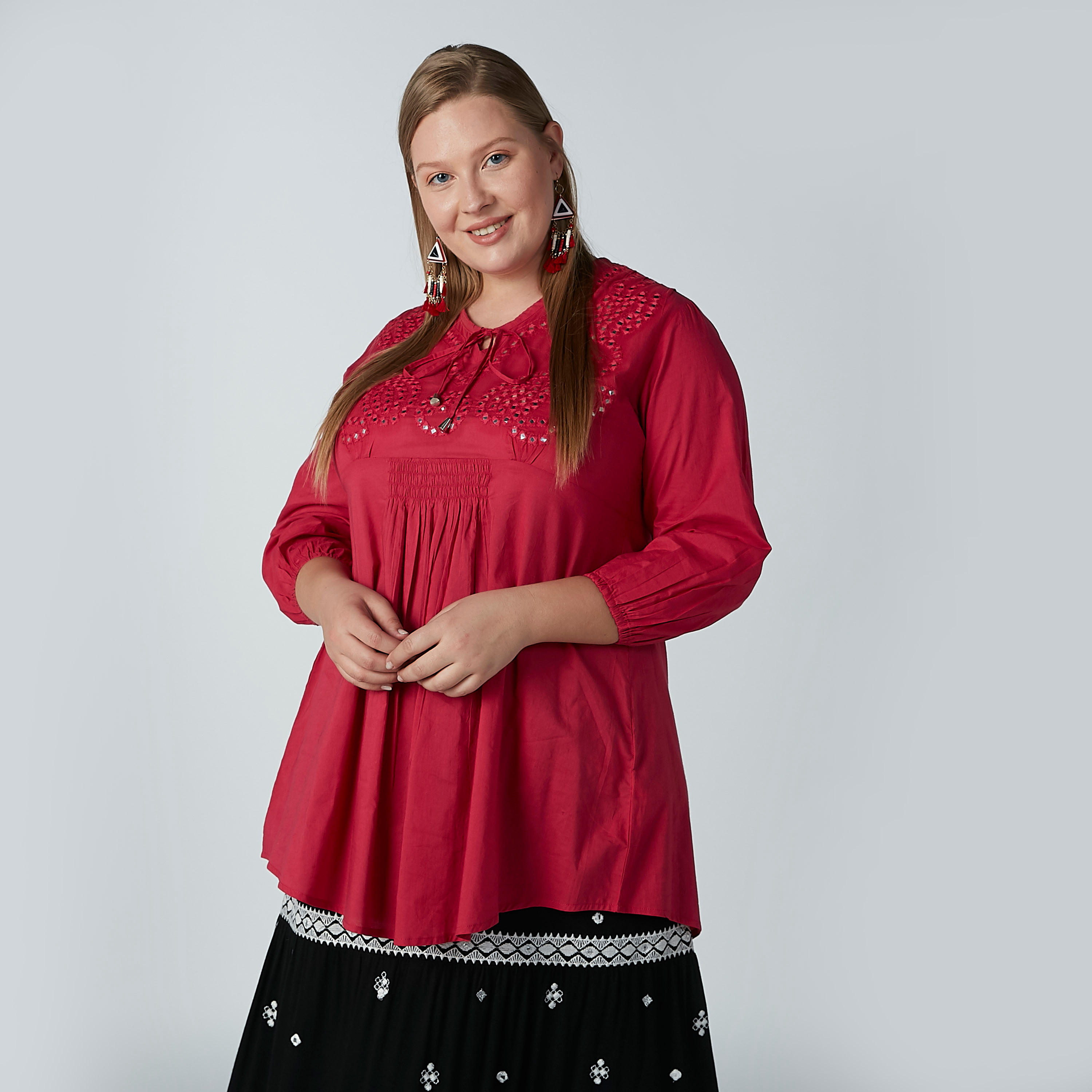 بلوزة مطرّزة بأكمام 3/4 ورباط-women-clothing-shirtsandblouses-blouses-image-2