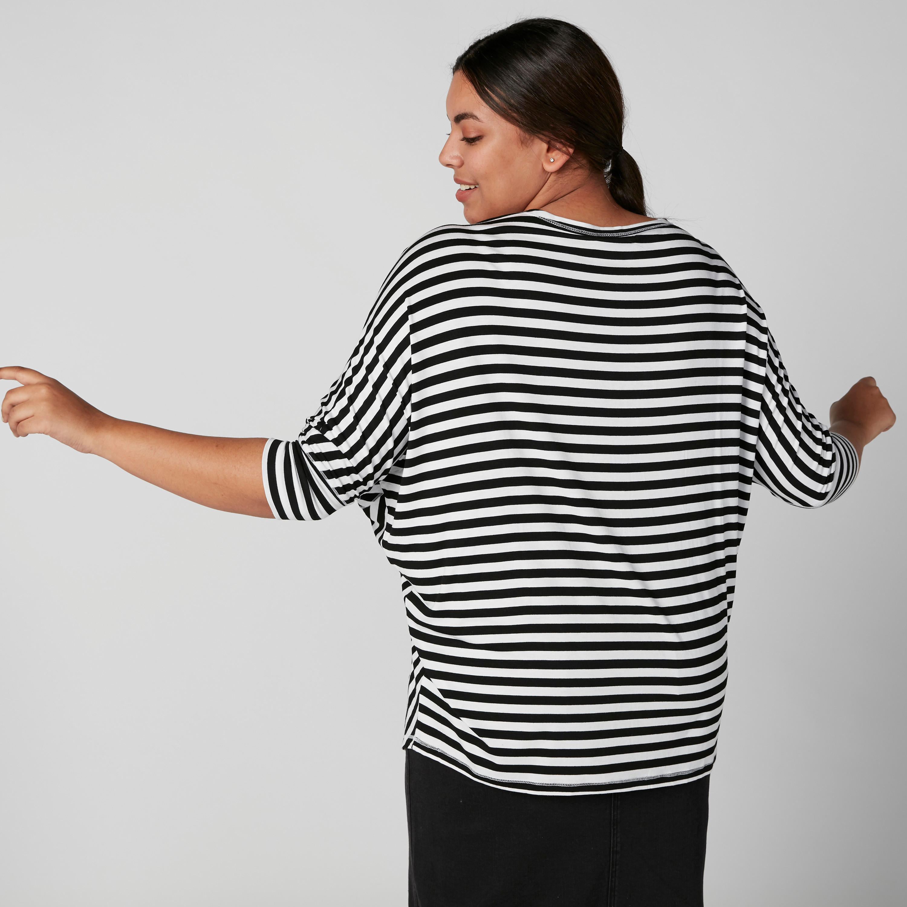 بلوزة مقلّمة بياقة مستديرة وأكمام 3/4-women-clothing-shirtsandblouses-blouses-image-2
