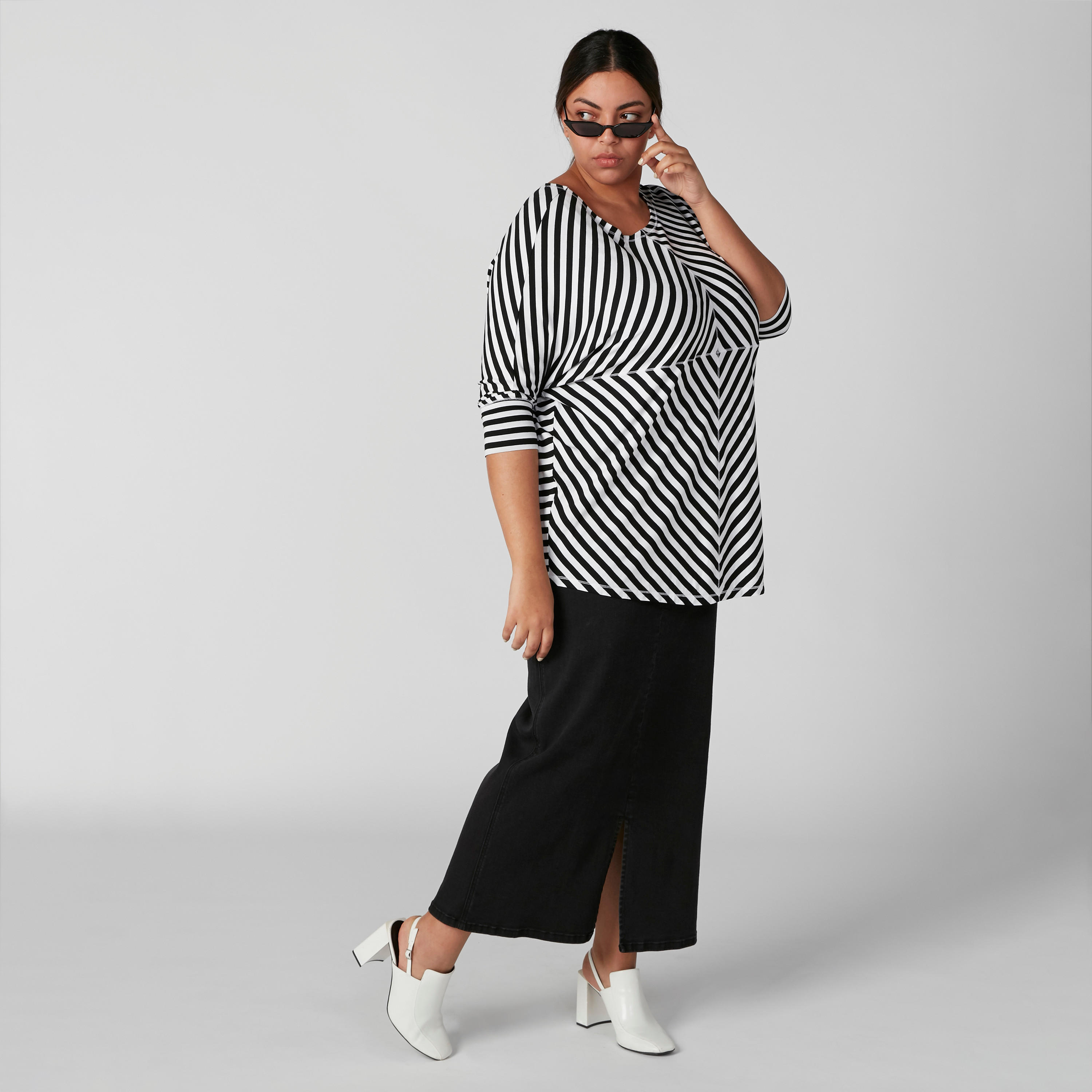 بلوزة مقلّمة بياقة مستديرة وأكمام 3/4-women-clothing-shirtsandblouses-blouses-image-3