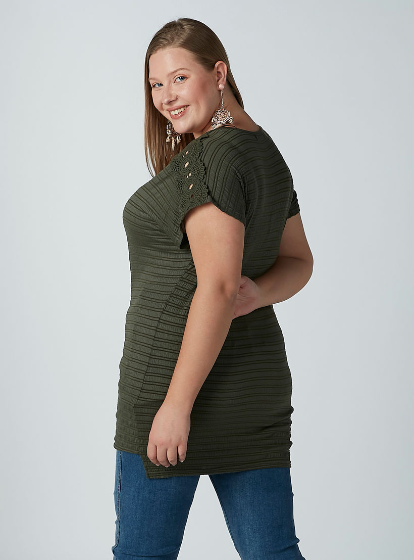 بلوزة طويلة بارزة الملمس بياقة V واكمام كاب متصلة-women-clothing-shirtsandblouses-blouses-image-1