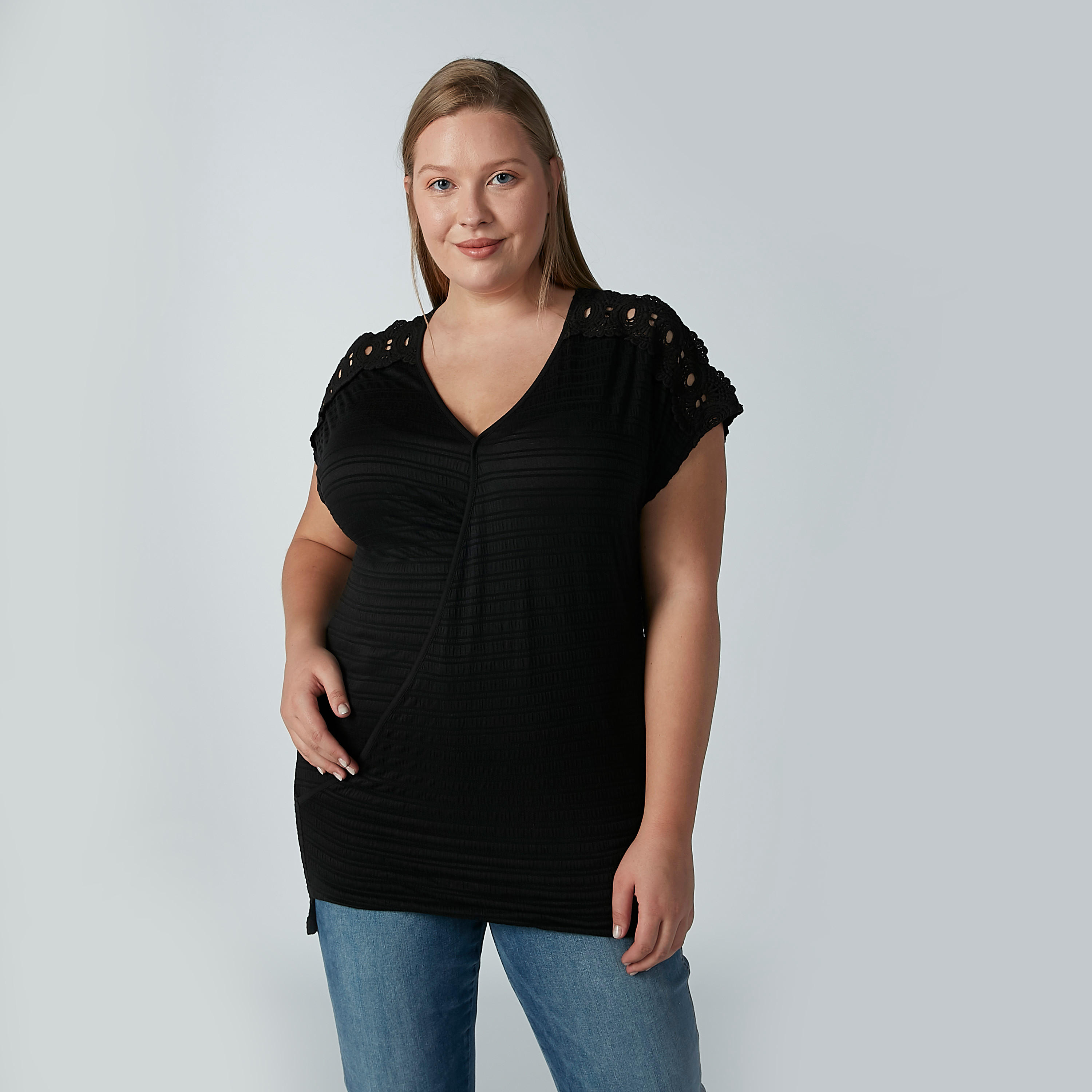 بلوزة ملفوفة بارزة الملمس بياقة V وتفاصيل دانتيل-women-clothing-shirtsandblouses-blouses-image-1
