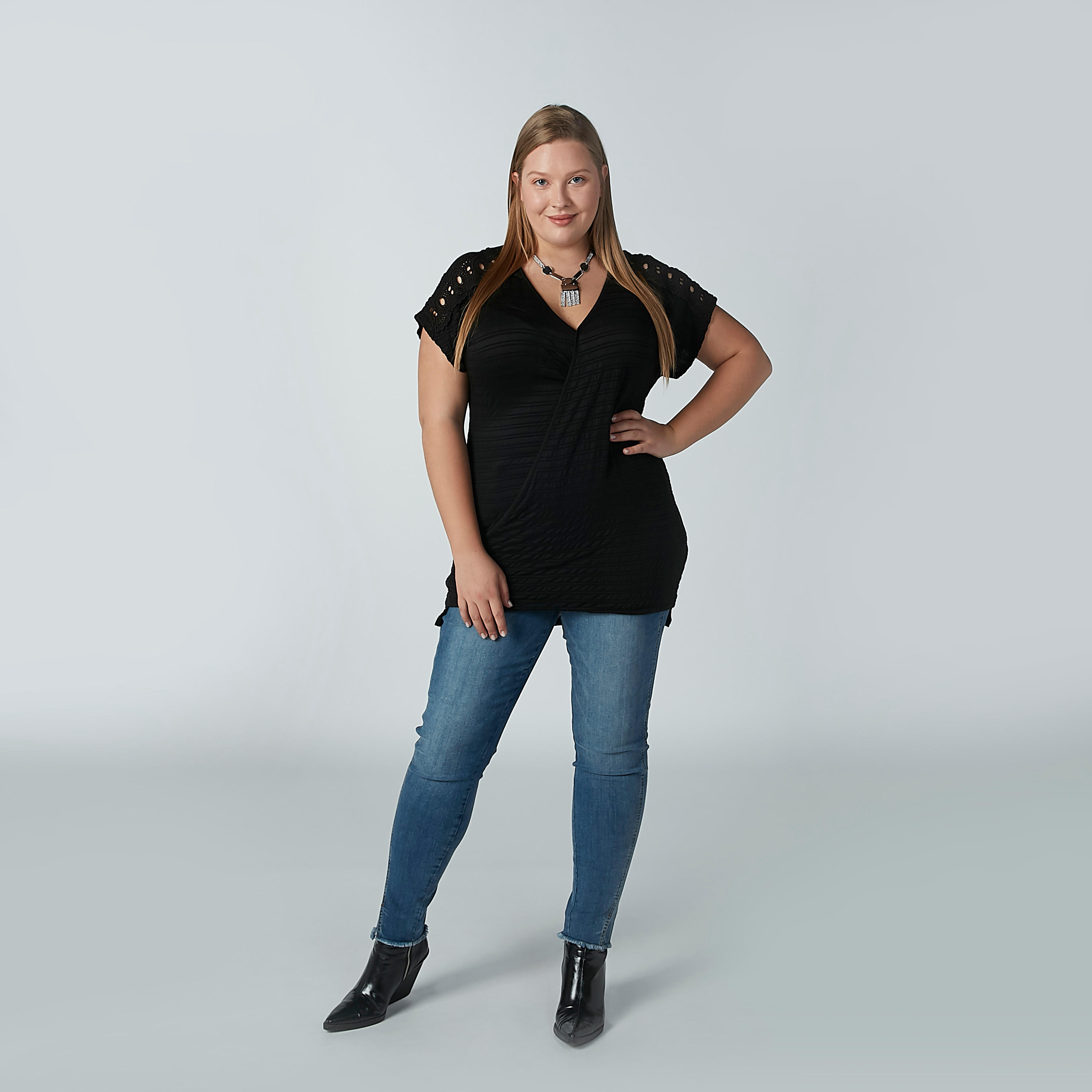 بلوزة ملفوفة بارزة الملمس بياقة V وتفاصيل دانتيل-women-clothing-shirtsandblouses-blouses-image-2