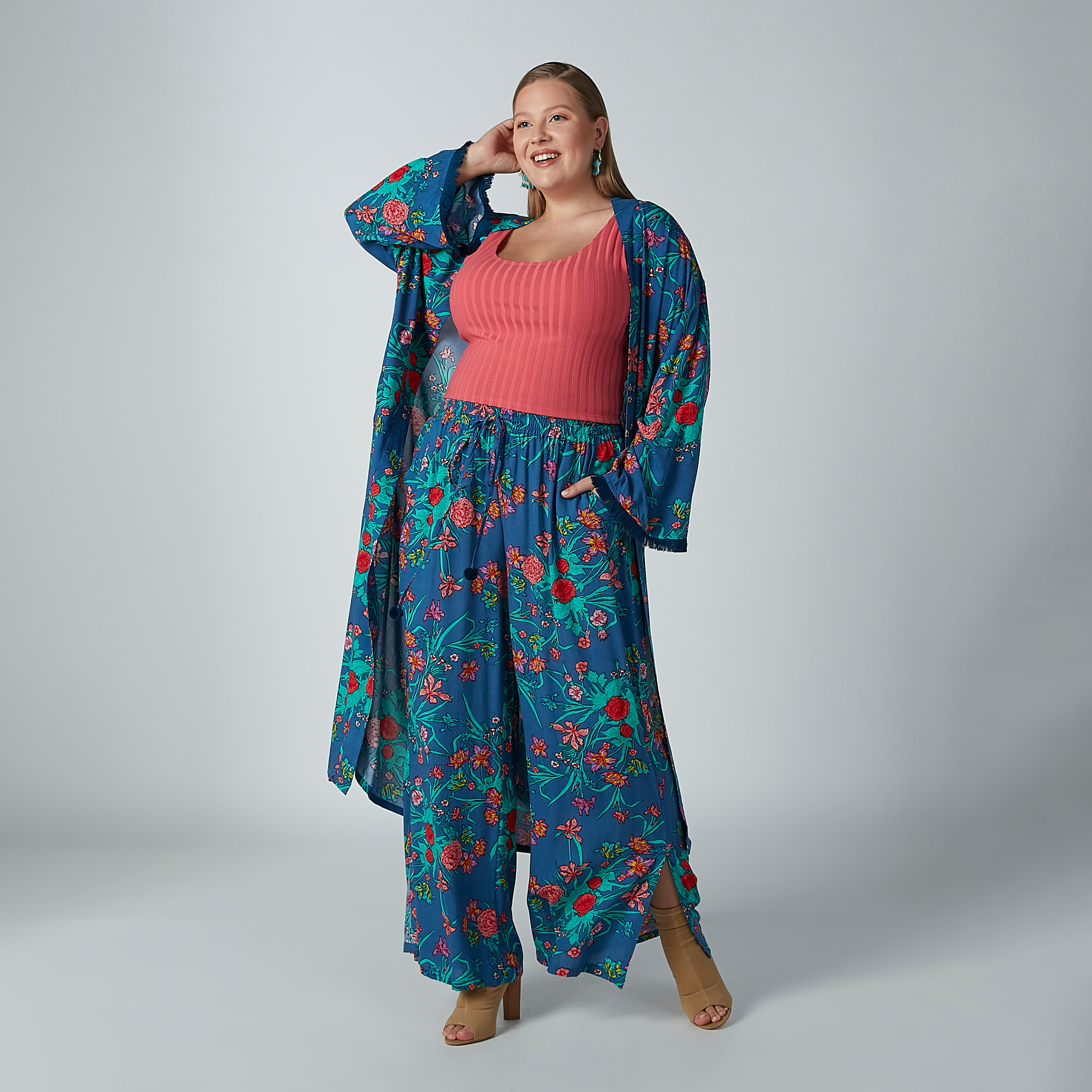 بنطال بالازو بطبعات زهرية وخصر مطاطي وجيوب-women-clothing-bottoms-trousers-image-2
