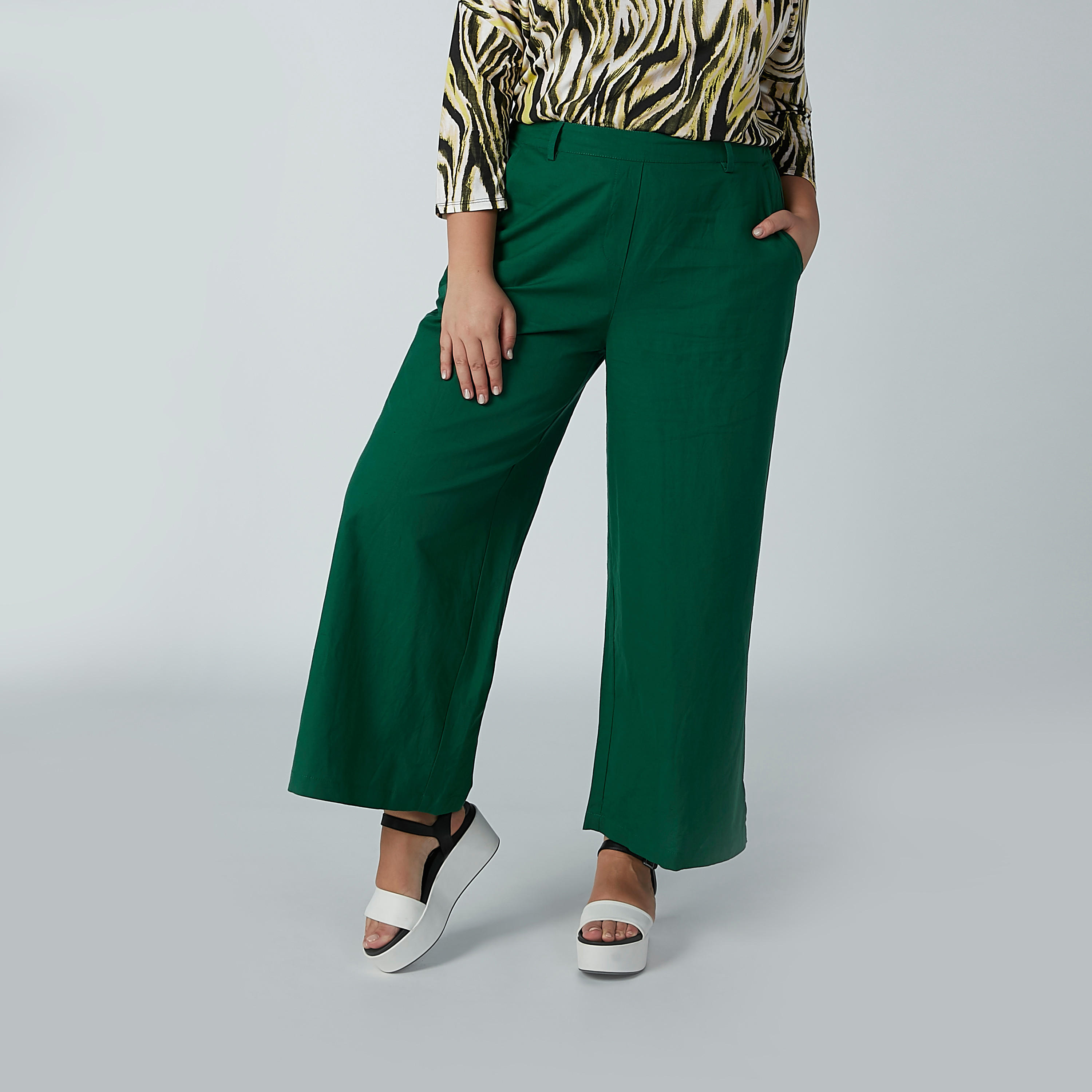 بنطال بالازو سادة بخصر مطّاطي وجيوب-women-clothing-bottoms-trousers-image-1