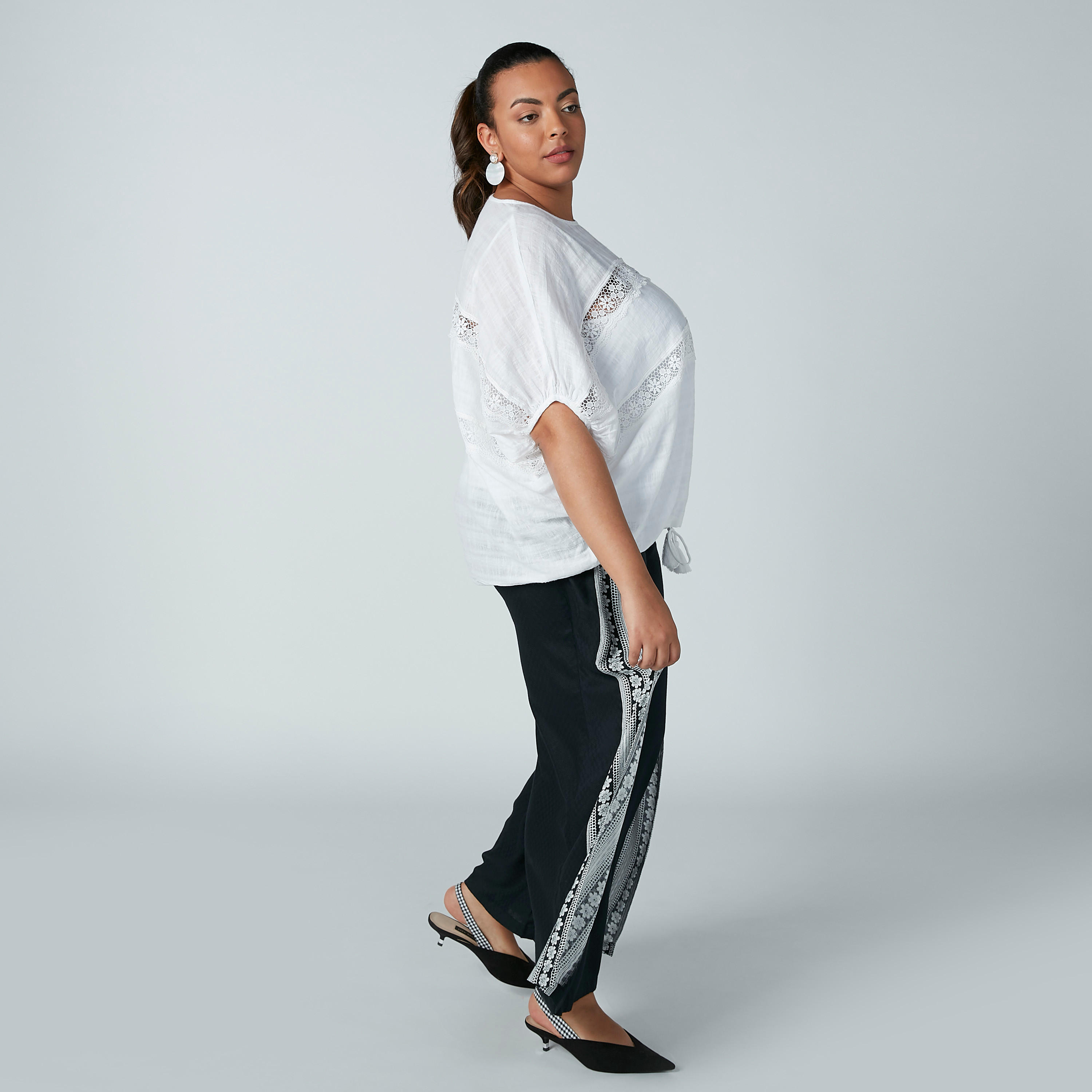 بلوزة بأكمام متصلة وأربطة وتفاصيل دانتيل-women-clothing-shirtsandblouses-blouses-image-1