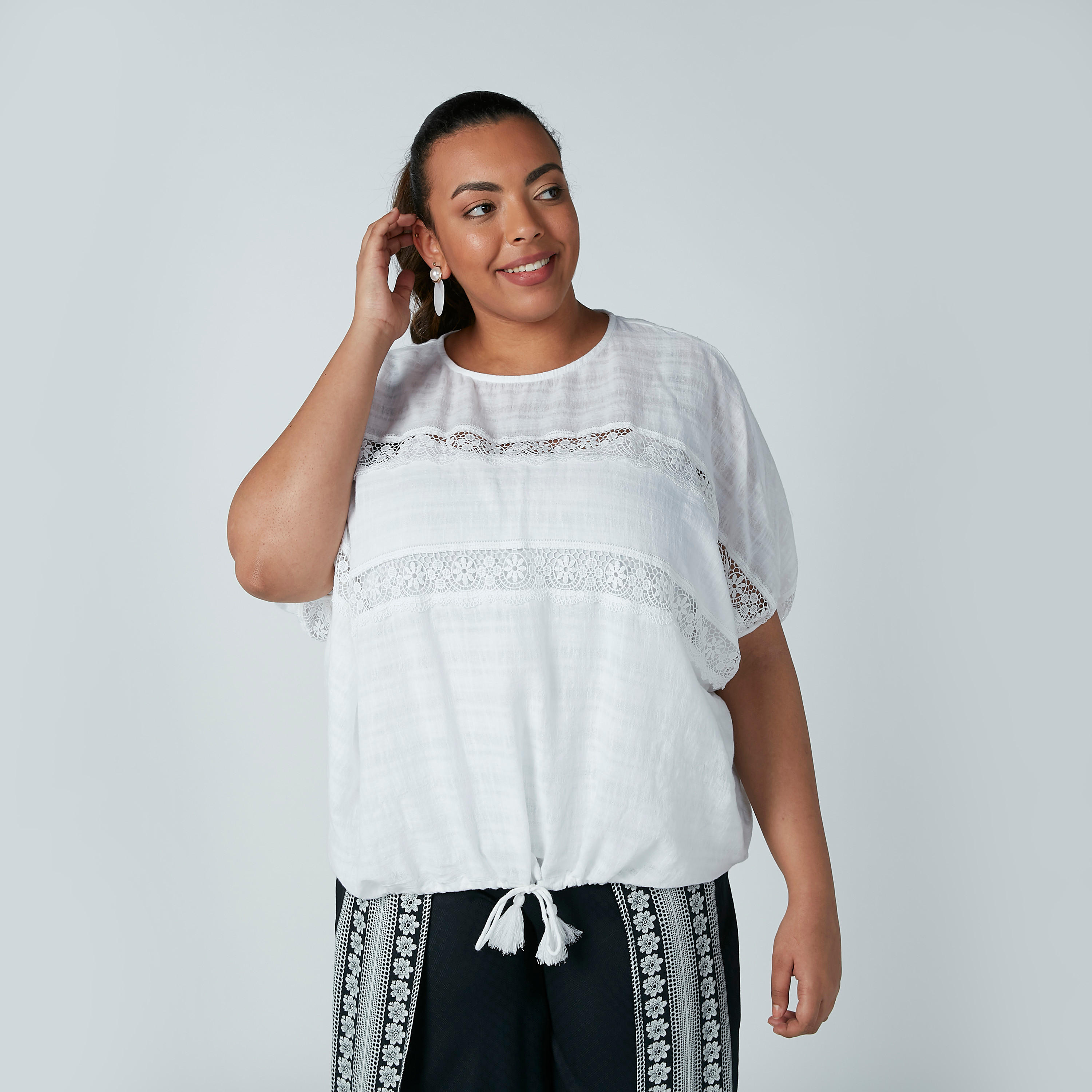 بلوزة بأكمام متصلة وأربطة وتفاصيل دانتيل-women-clothing-shirtsandblouses-blouses-image-2