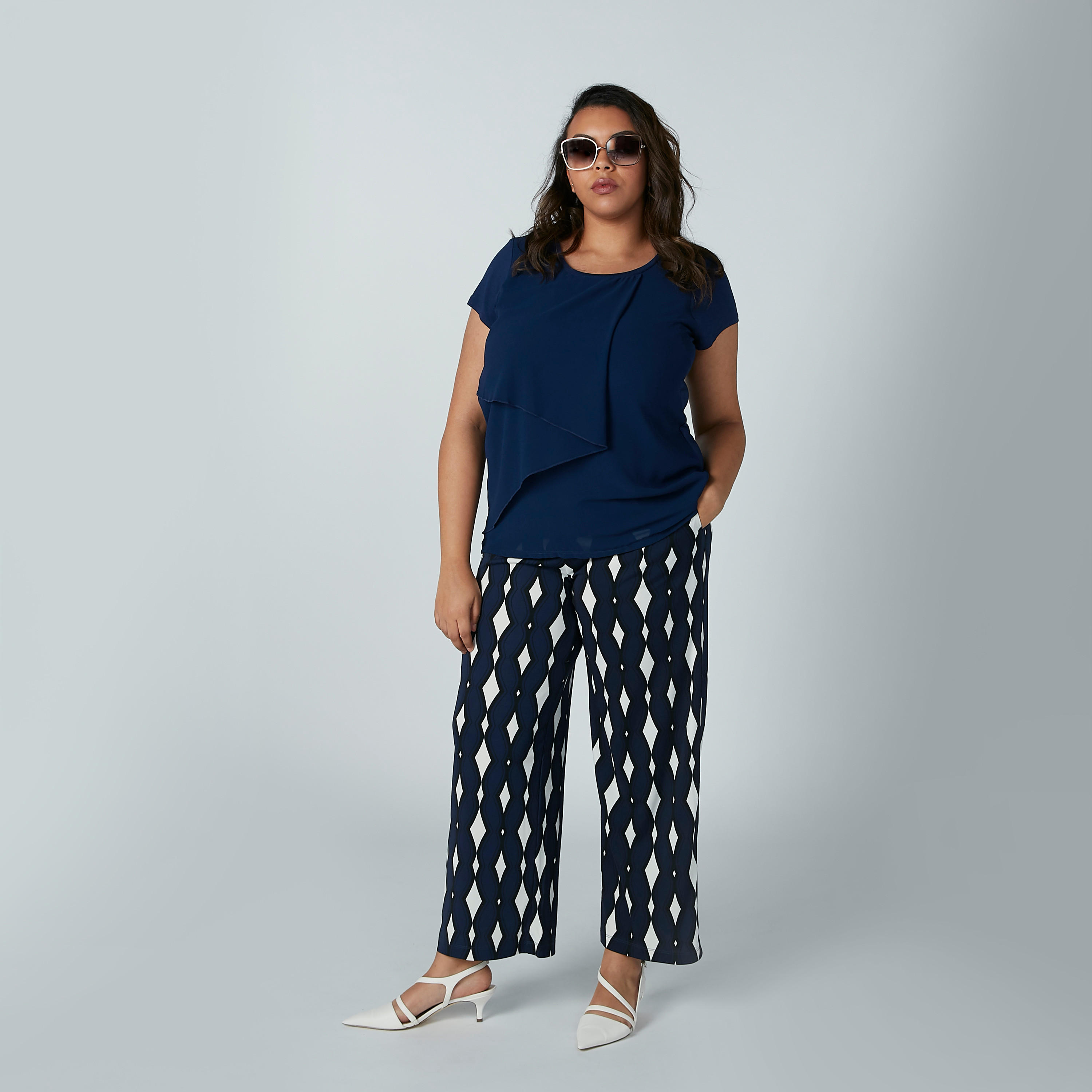 بنطال بالازو بقصّة واسعة وجيوب وطبعات-women-clothing-bottoms-trousers-image-2