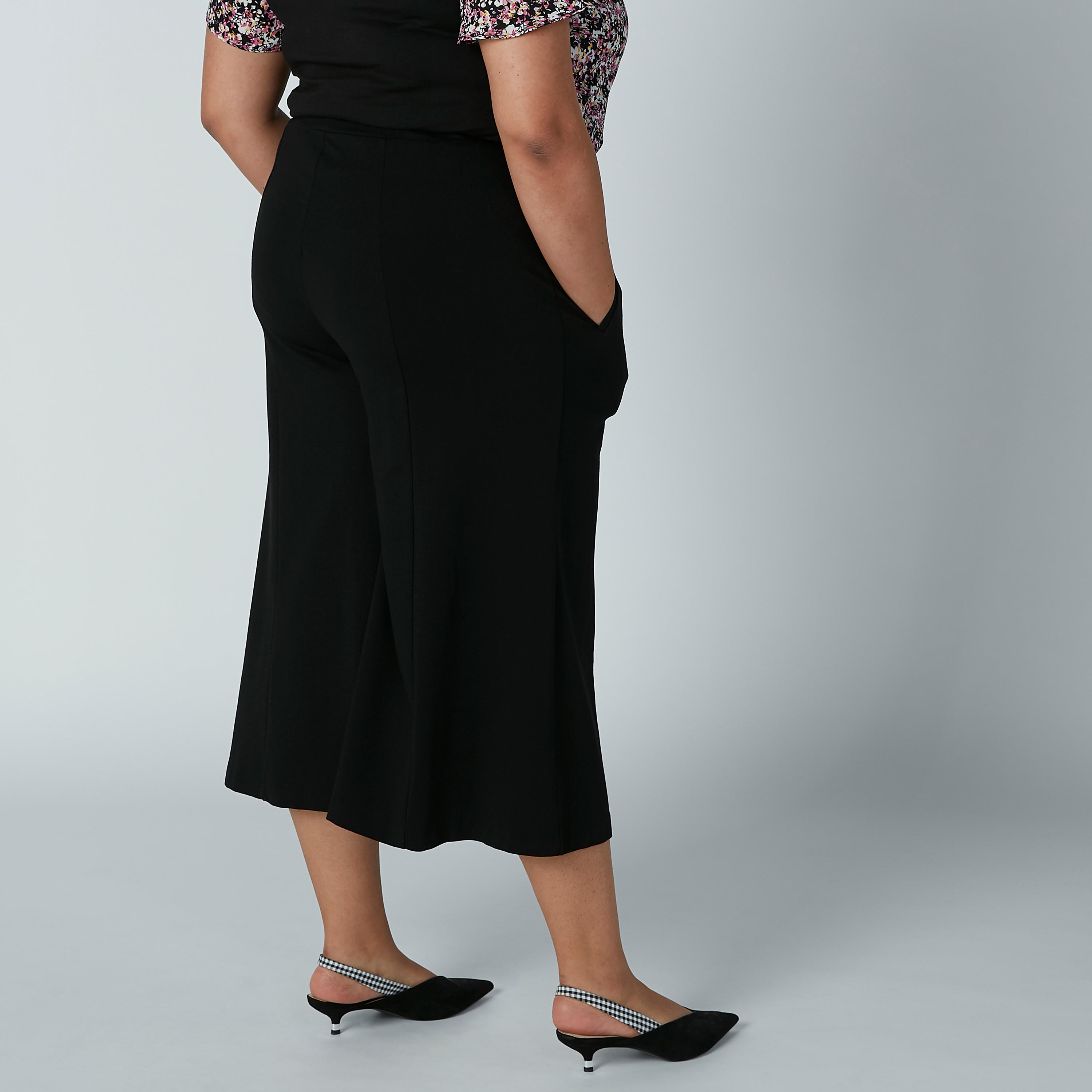 بنطال واسع الساقين بخصر مرن وجيوب-women-clothing-bottoms-trousers-image-2