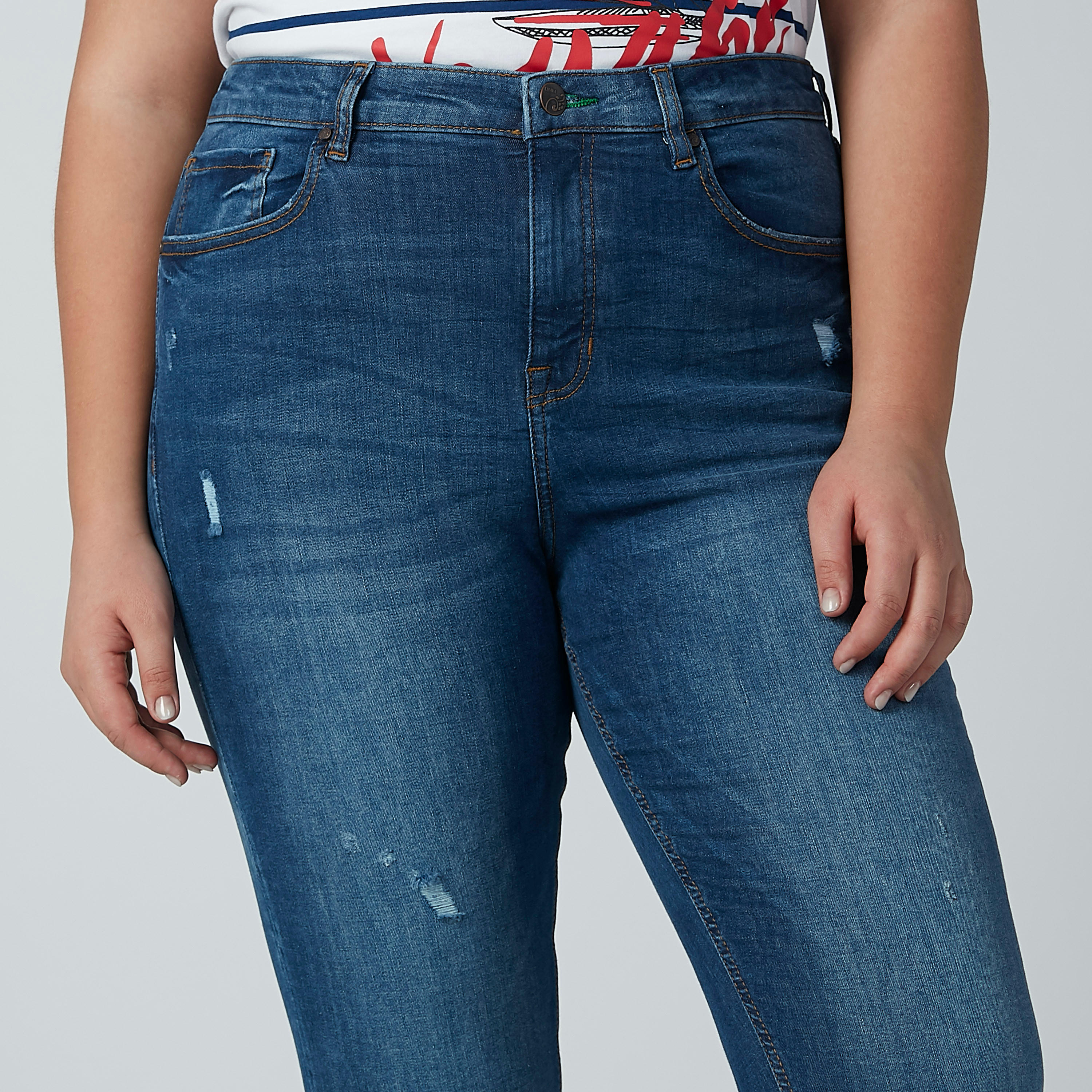 بِنطال جينز طويل بتصميم ممزق وجيوب-women-clothing-bottoms-jeans-image-4