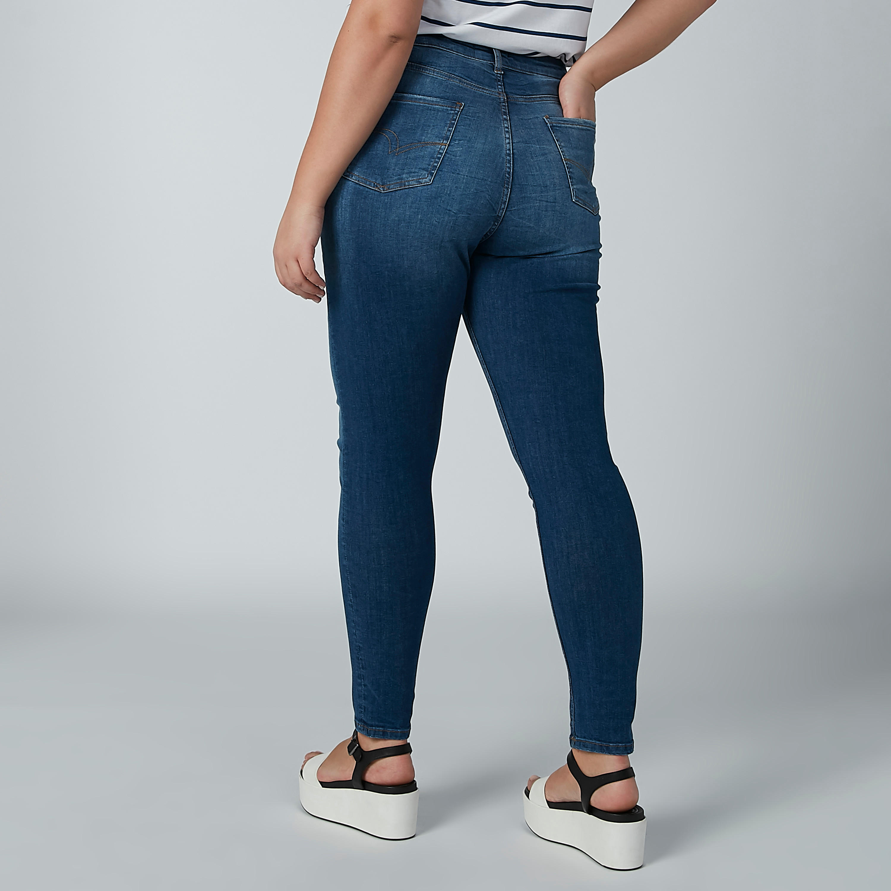 بِنطال جينز طويل بتصميم ممزق وجيوب-women-clothing-bottoms-jeans-image-5