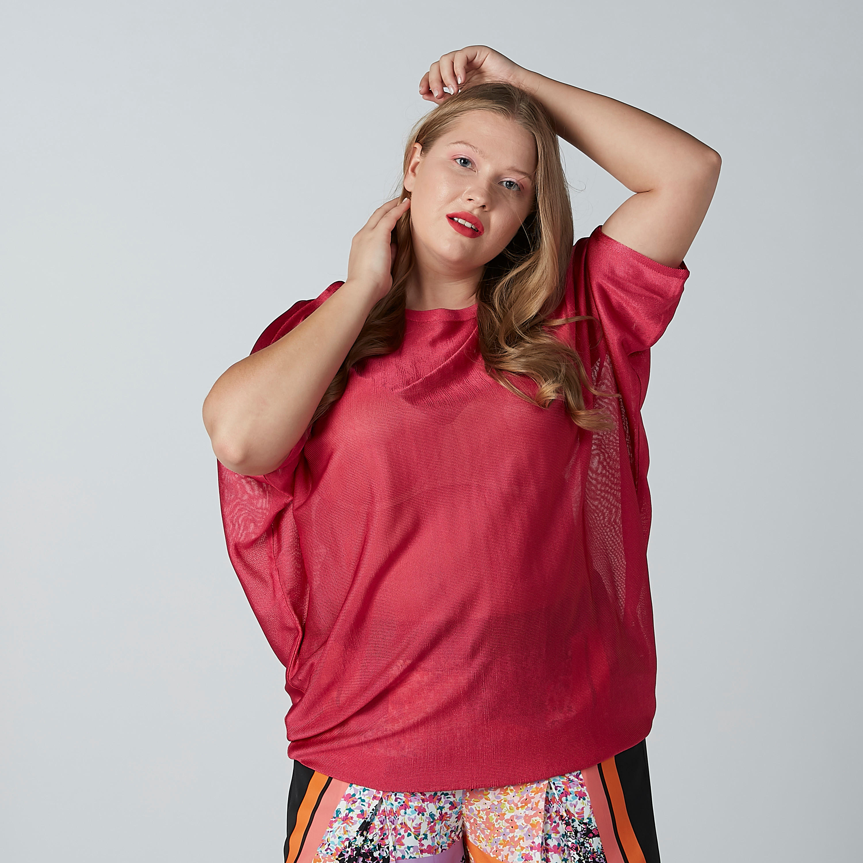 بلوزة بارزة الملمس بياقة مستديرة وأكمام متمدّدة-women-clothing-shirtsandblouses-blouses-image-1