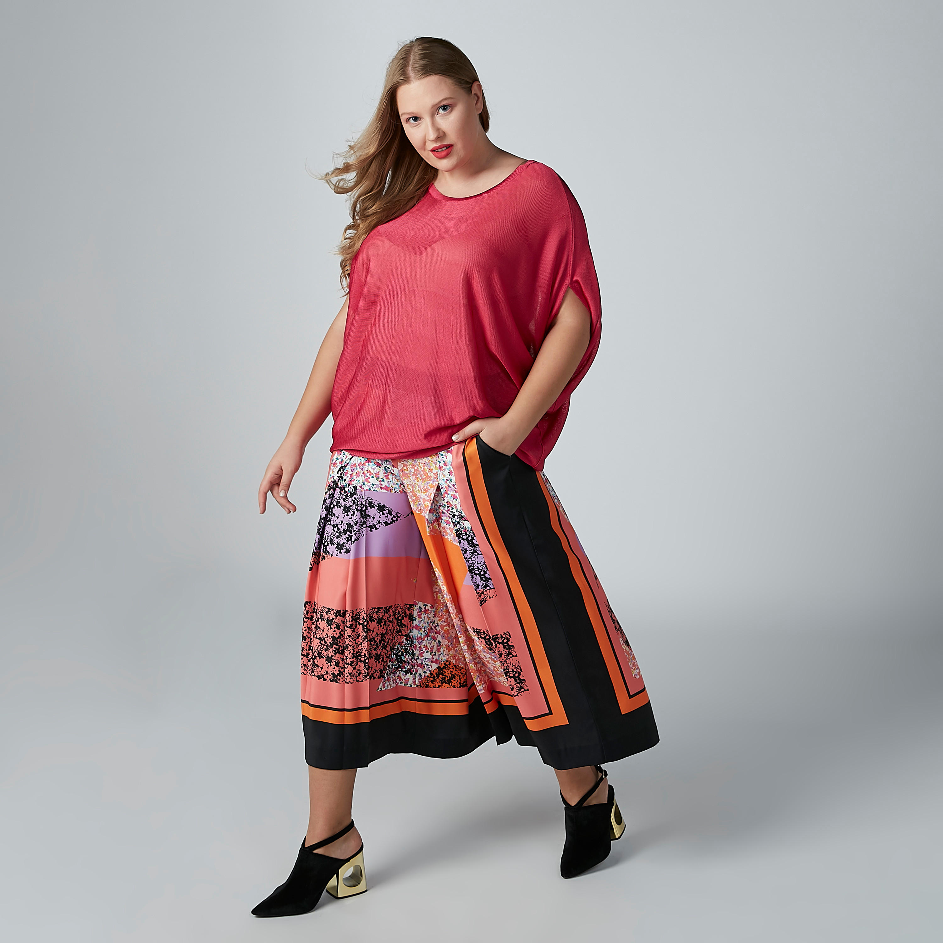 بلوزة بارزة الملمس بياقة مستديرة وأكمام متمدّدة-women-clothing-shirtsandblouses-blouses-image-2