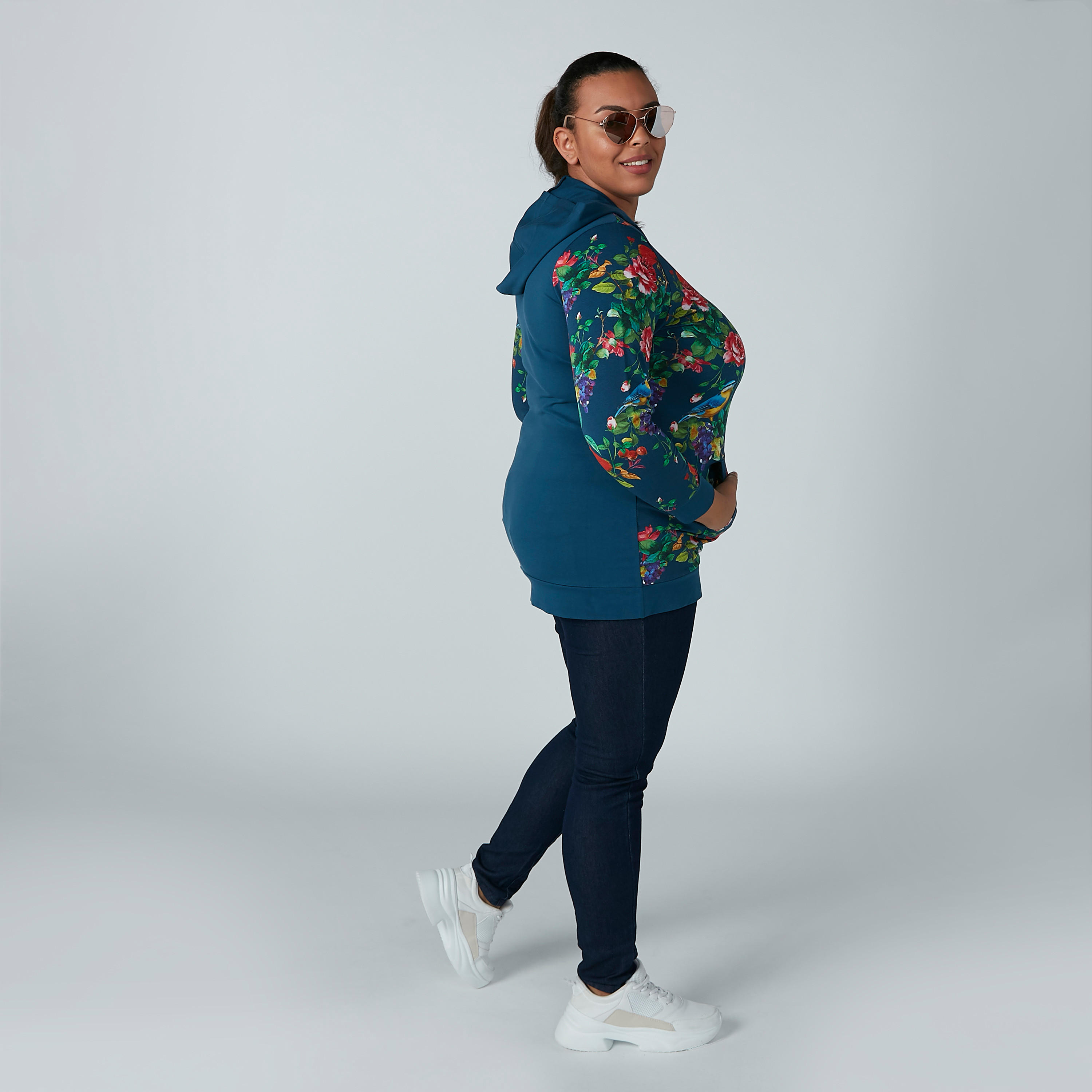 جاكيت بقبّعة وأكمام طويلة وطبعات زهرية-women-winterwear-coatsandjackets-jackets-image-1