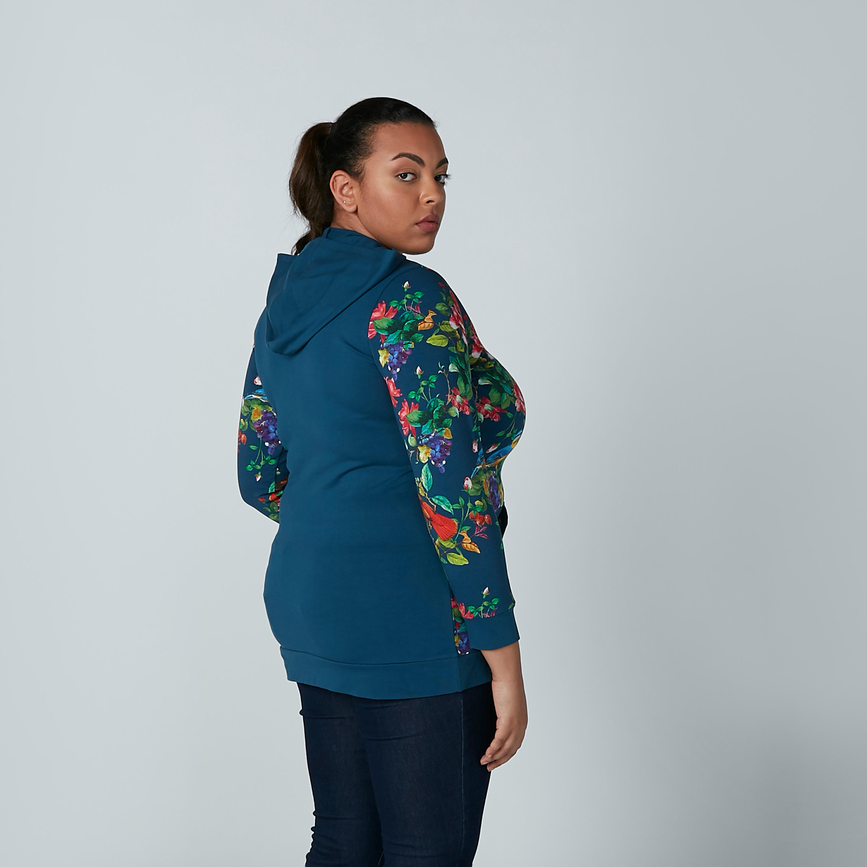 جاكيت بقبّعة وأكمام طويلة وطبعات زهرية-women-winterwear-coatsandjackets-jackets-image-4