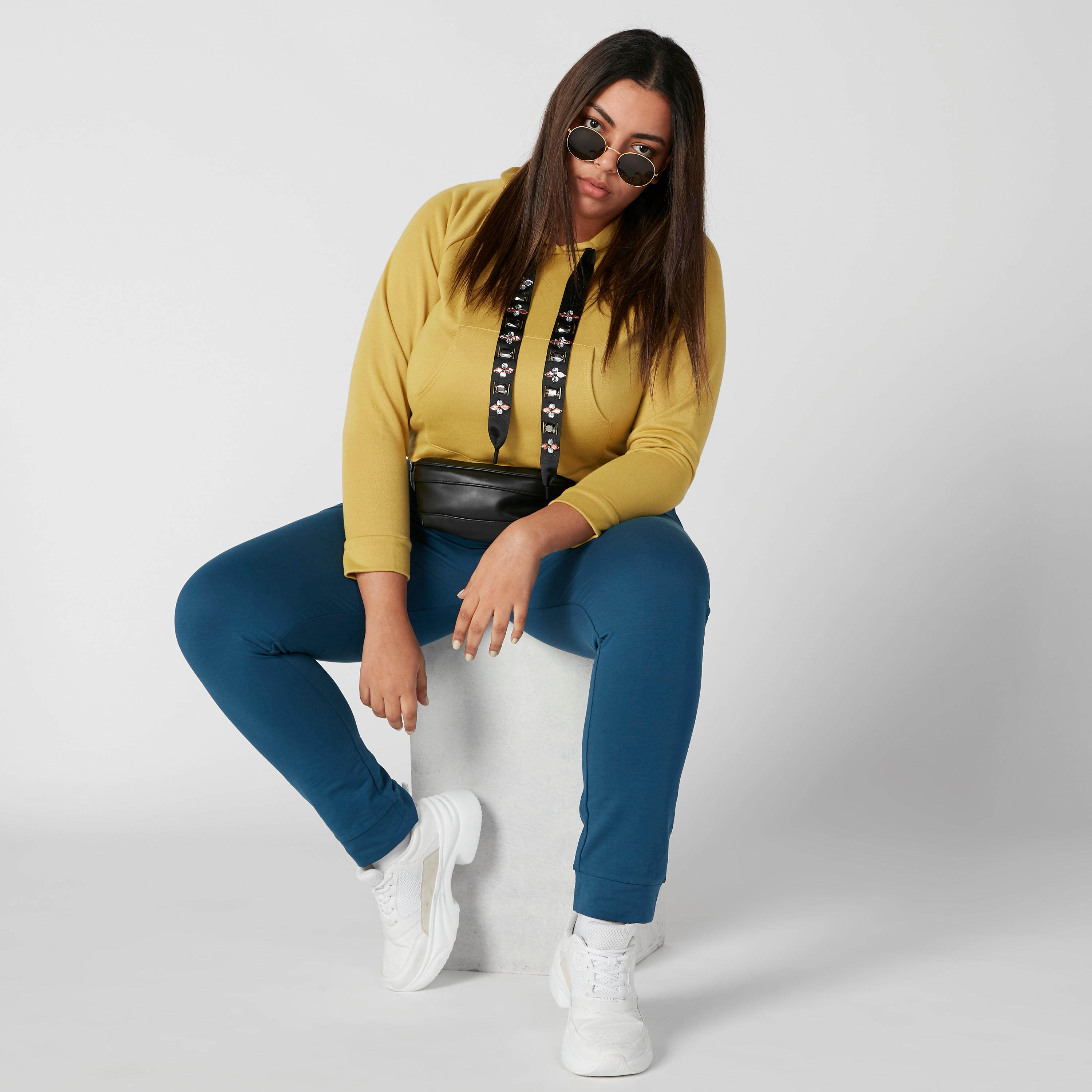 بنطال رياضي برباط وجيوب-women-clothing-bottoms-joggers-image-1