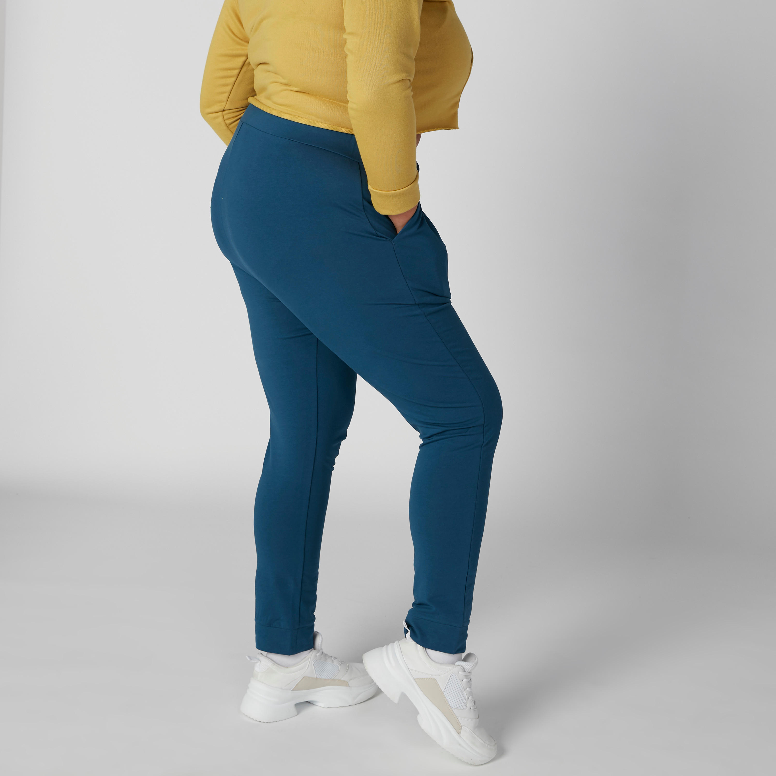 بنطال رياضي برباط وجيوب-women-clothing-bottoms-joggers-image-2