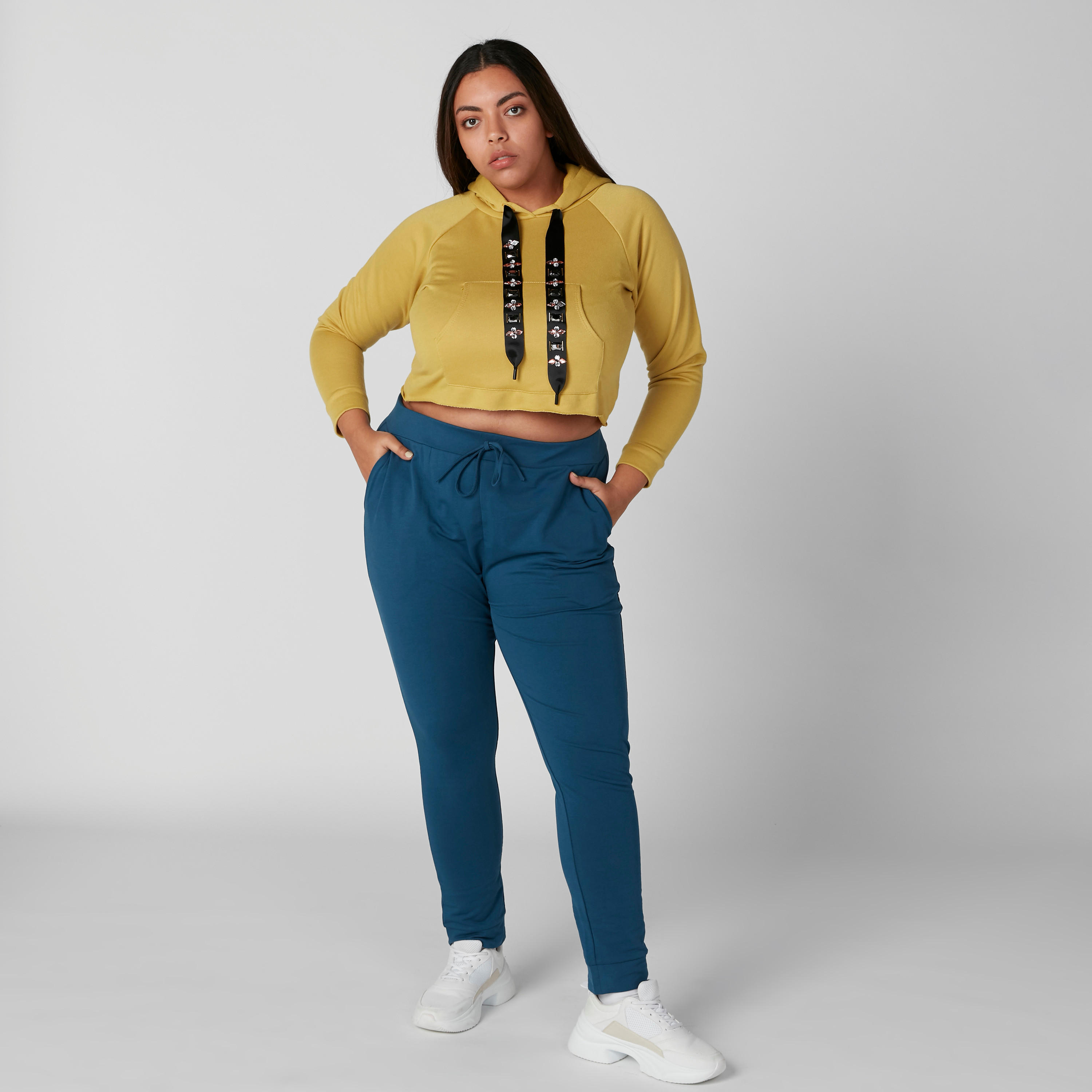 بنطال رياضي برباط وجيوب-women-clothing-bottoms-joggers-image-3