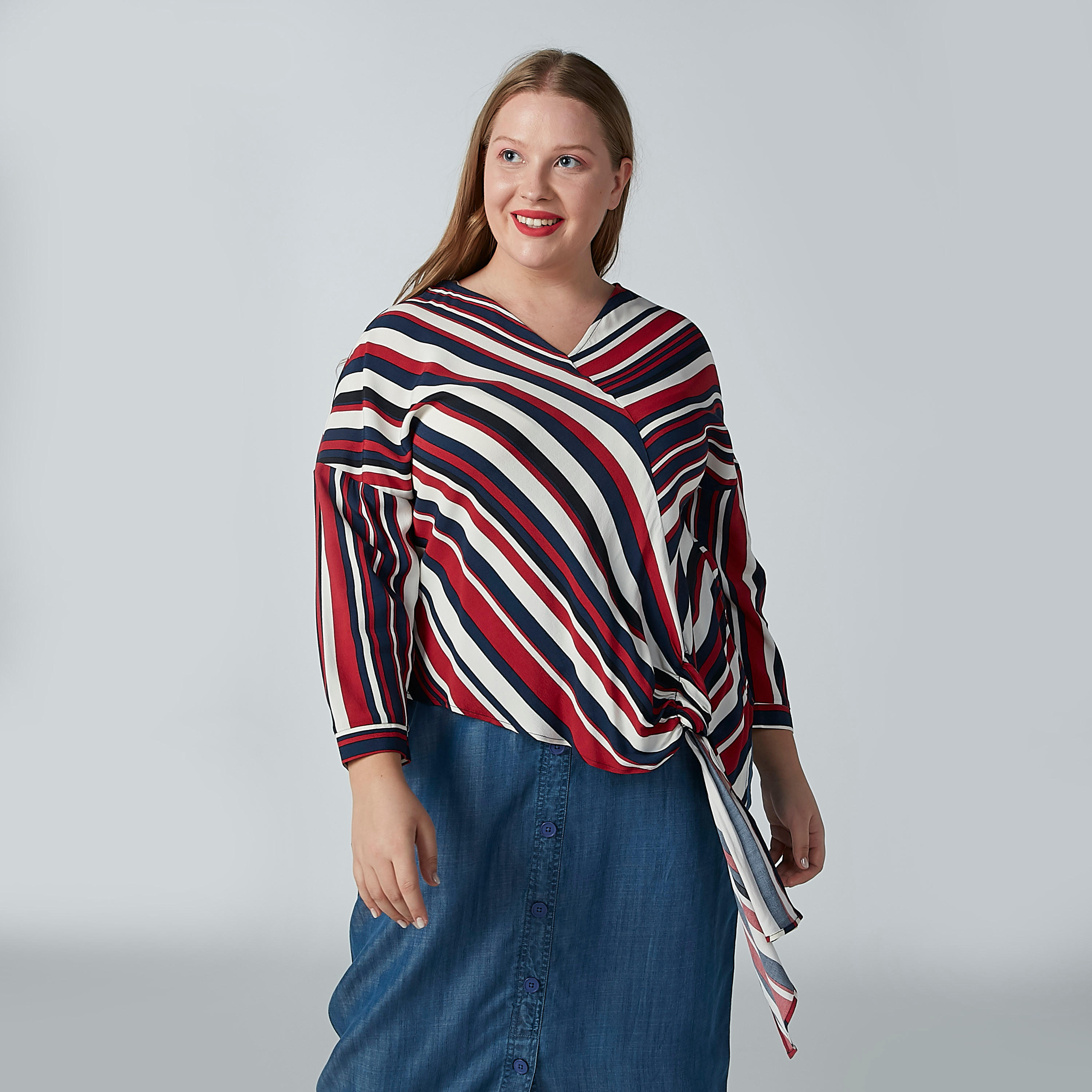 بلوزة مقلّمة بياقة V ورباط-women-clothing-shirtsandblouses-blouses-image-1