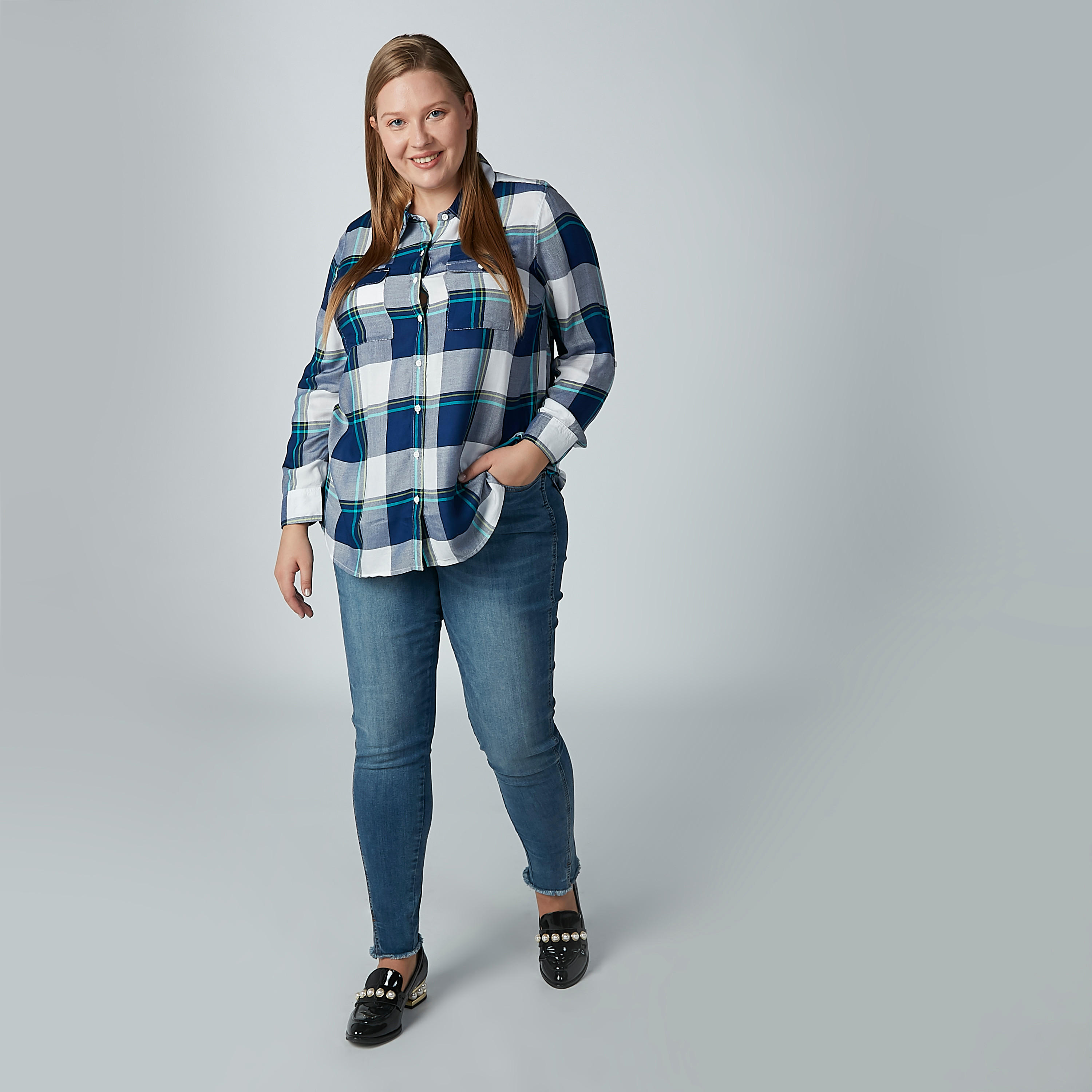 قميص كاروهات بأكمام طويلة وياقة عاديّة-women-clothing-shirtsandblouses-blouses-image-5