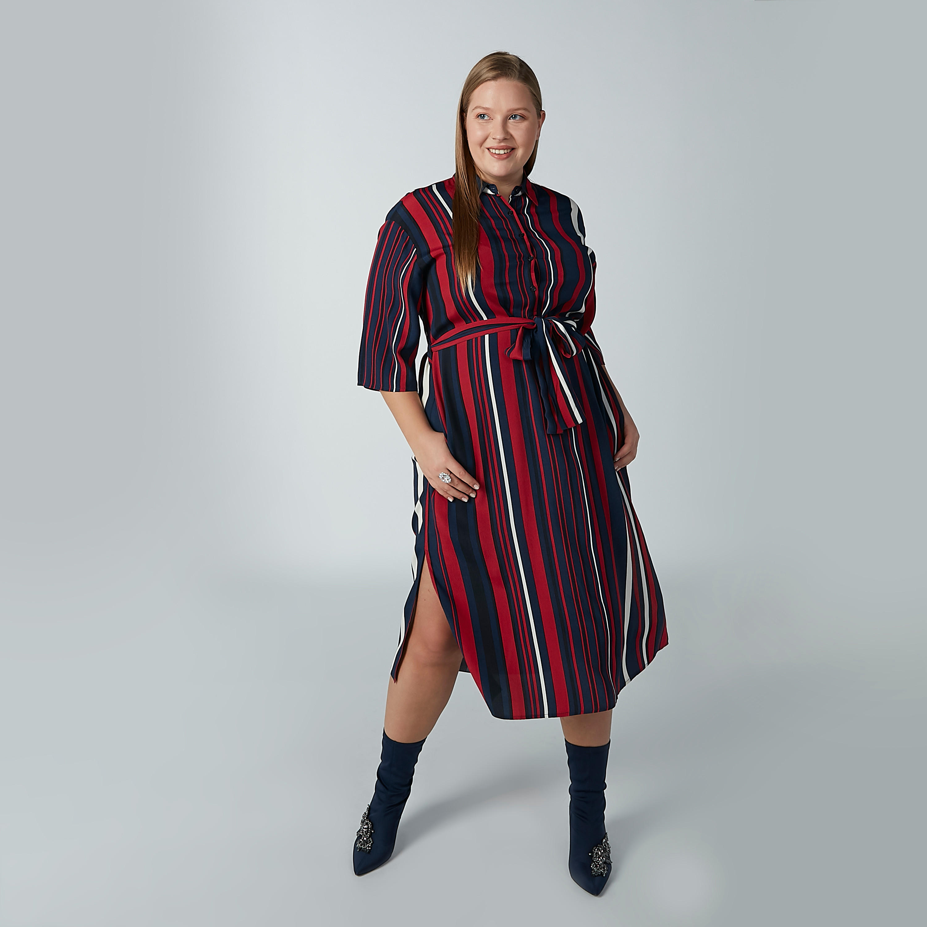 فستان مقلم متوسط الطول بفتحة وأربطة-women-clothing-dresses-image-1