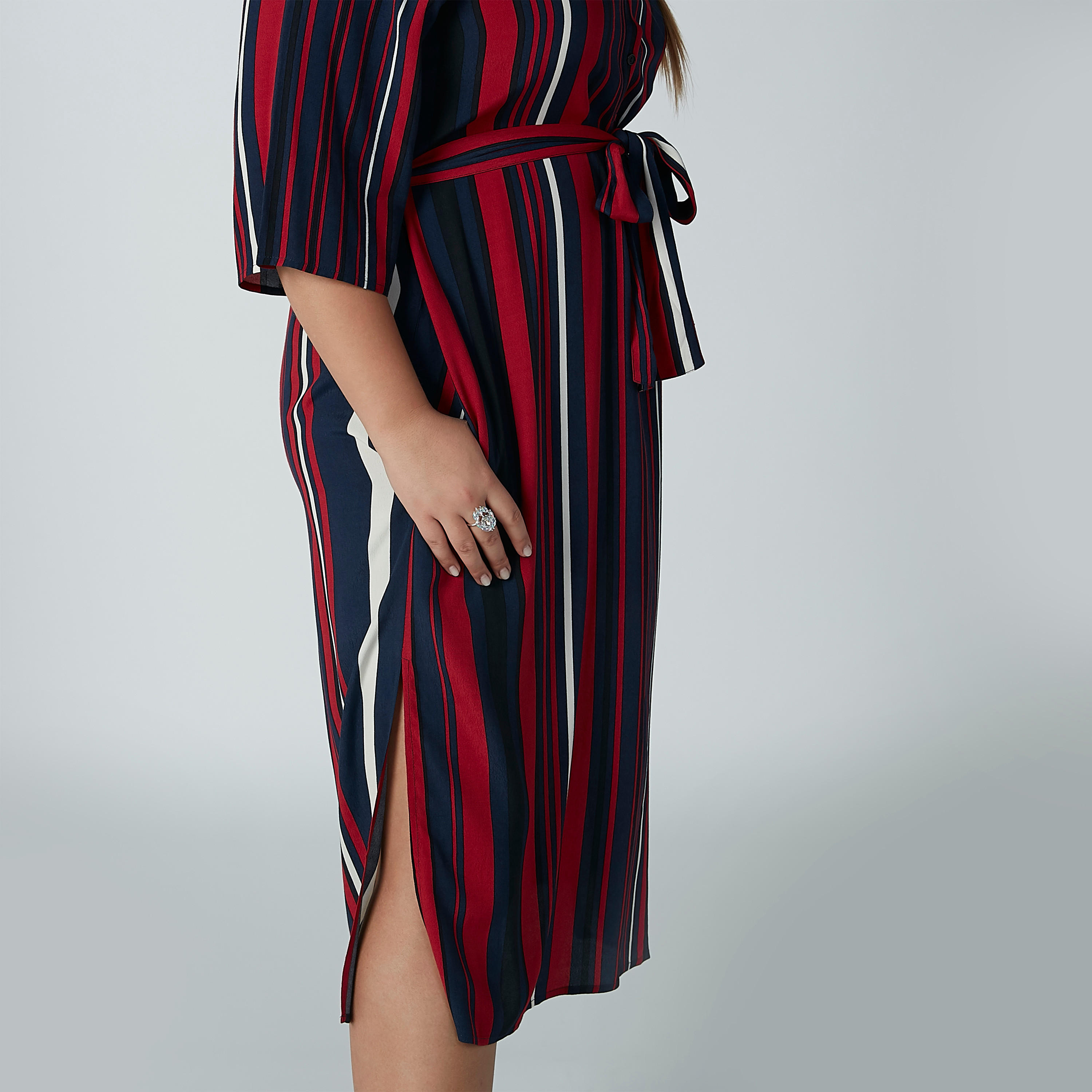 فستان مقلم متوسط الطول بفتحة وأربطة-women-clothing-dresses-image-2