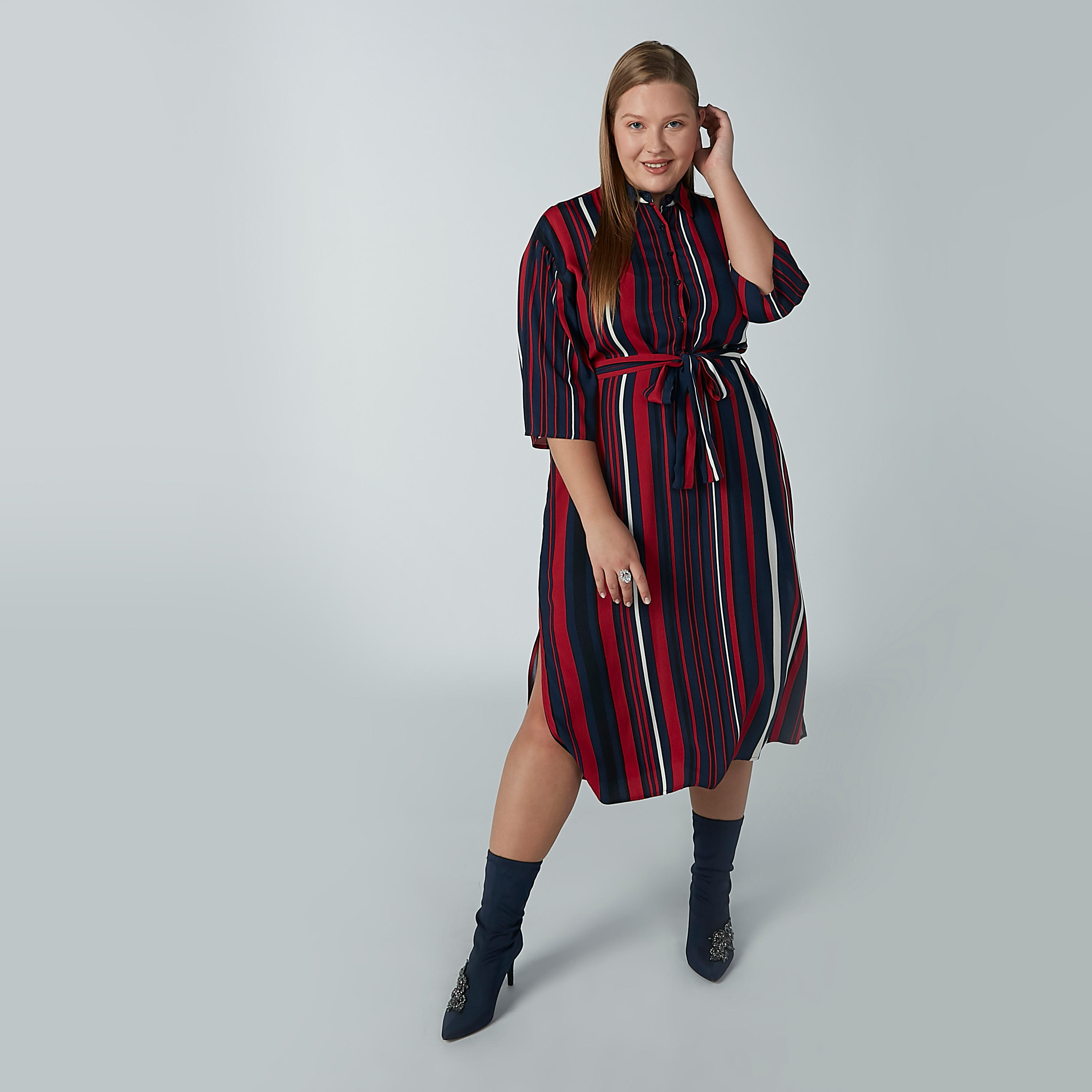 فستان مقلم متوسط الطول بفتحة وأربطة-women-clothing-dresses-image-3