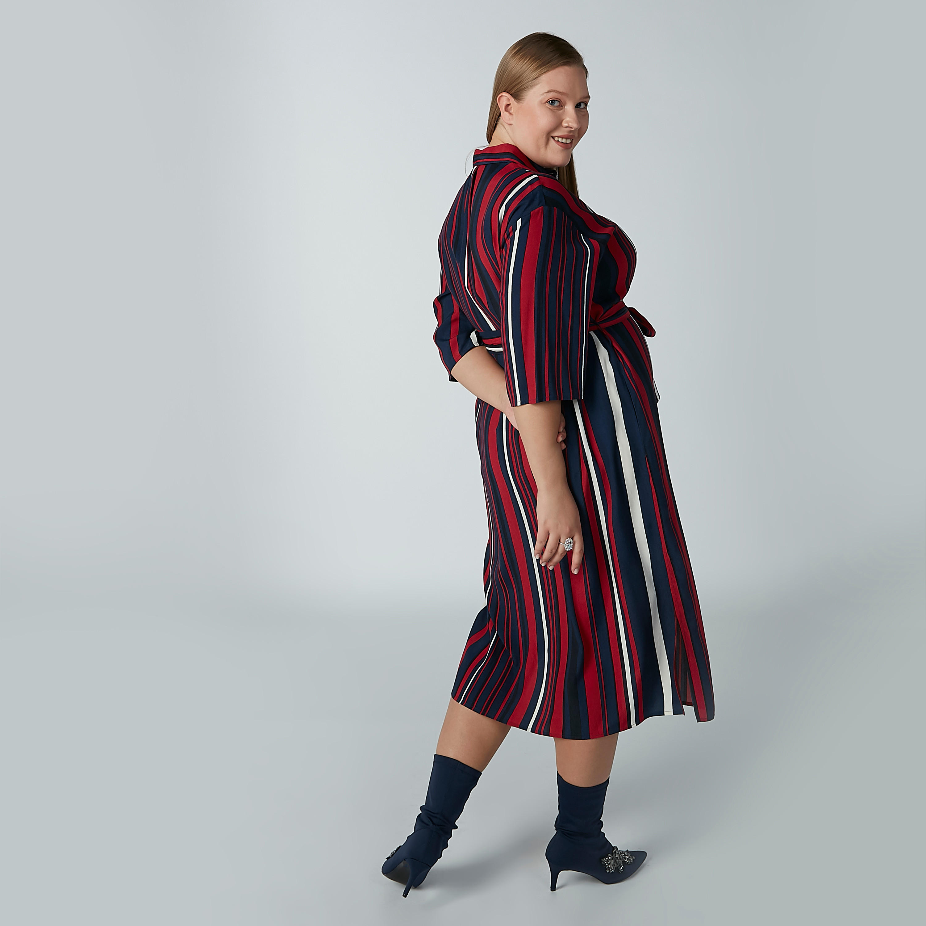 فستان مقلم متوسط الطول بفتحة وأربطة-women-clothing-dresses-image-4
