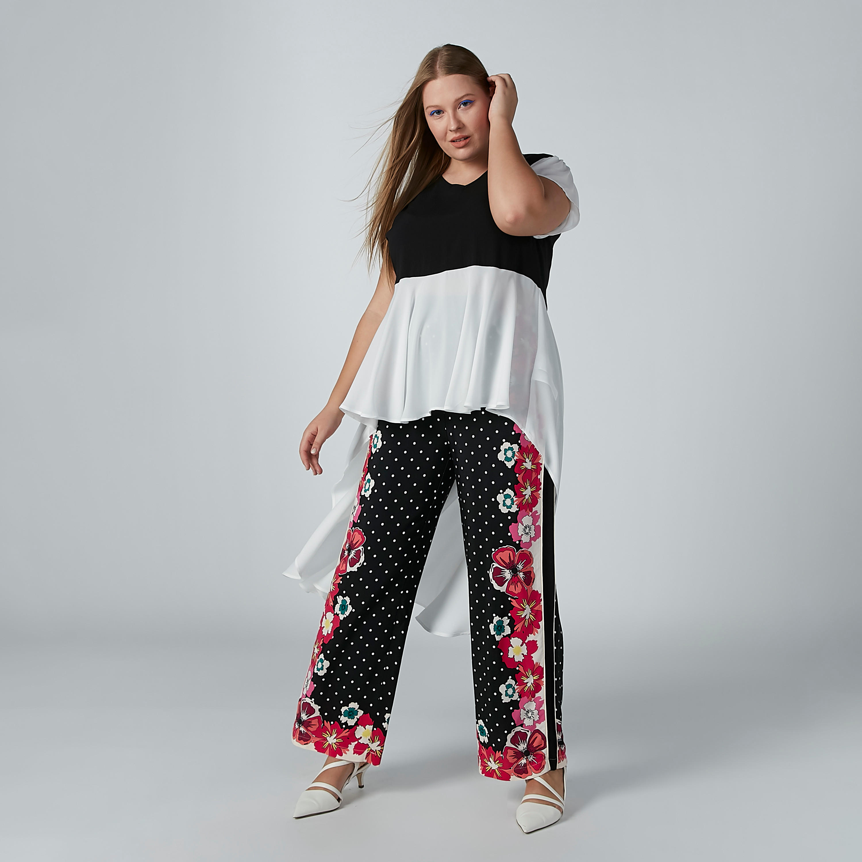 بلوزة بياقة V وحوّاف غير مستوية وكشكش-women-clothing-shirtsandblouses-blouses-image-1