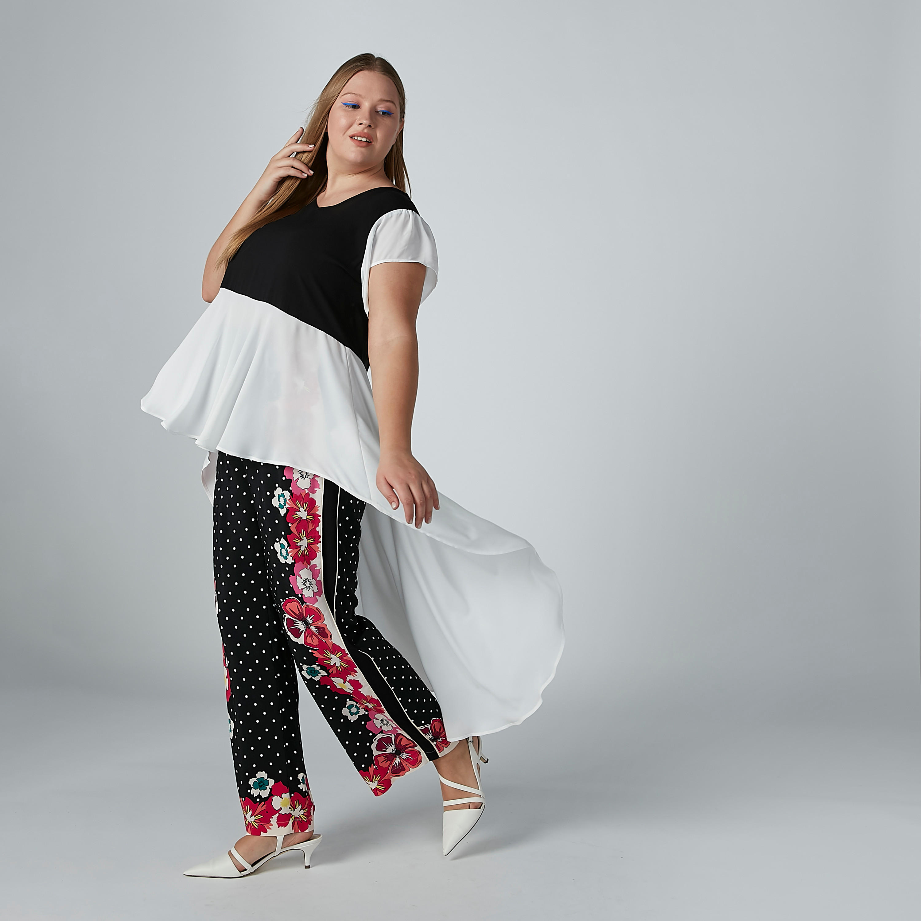 بلوزة بياقة V وحوّاف غير مستوية وكشكش-women-clothing-shirtsandblouses-blouses-image-2