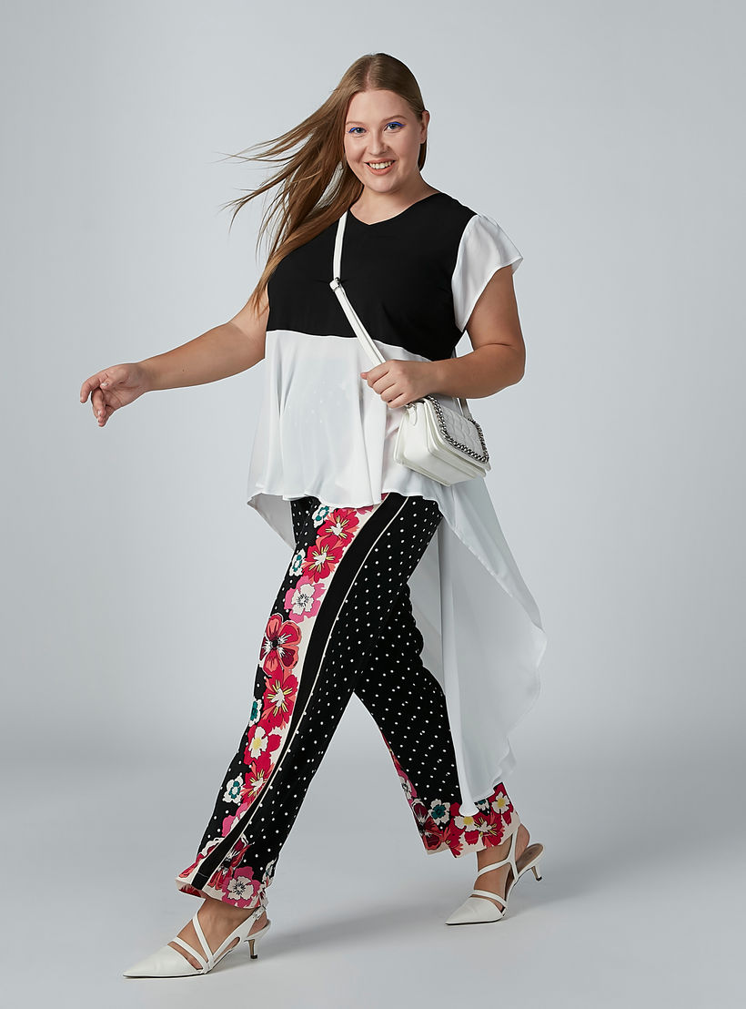 بلوزة بياقة V وحوّاف غير مستوية وكشكش-women-clothing-shirtsandblouses-blouses-image-4