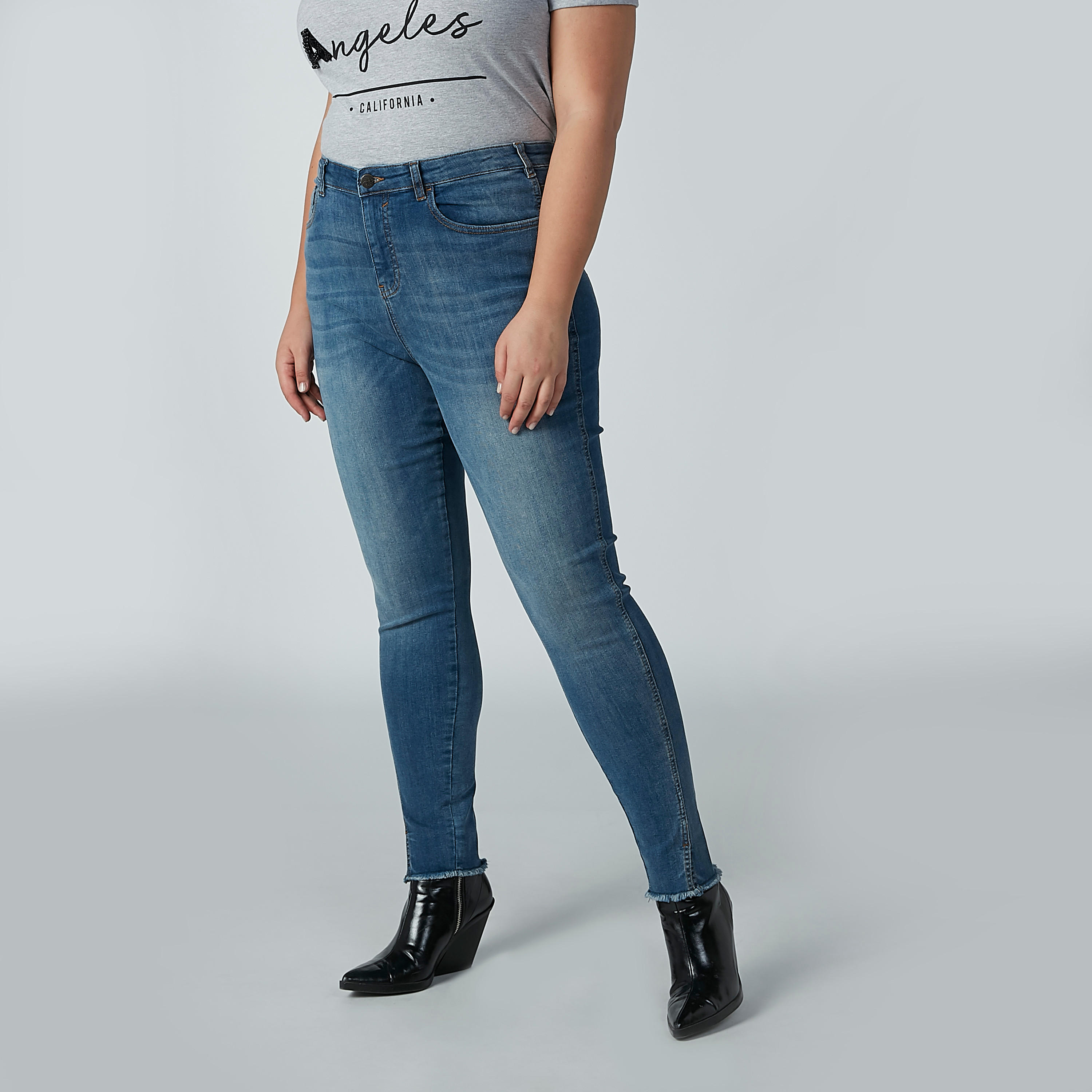 بنطال جينز طويل بجيوب-women-clothing-bottoms-jeans-image-1