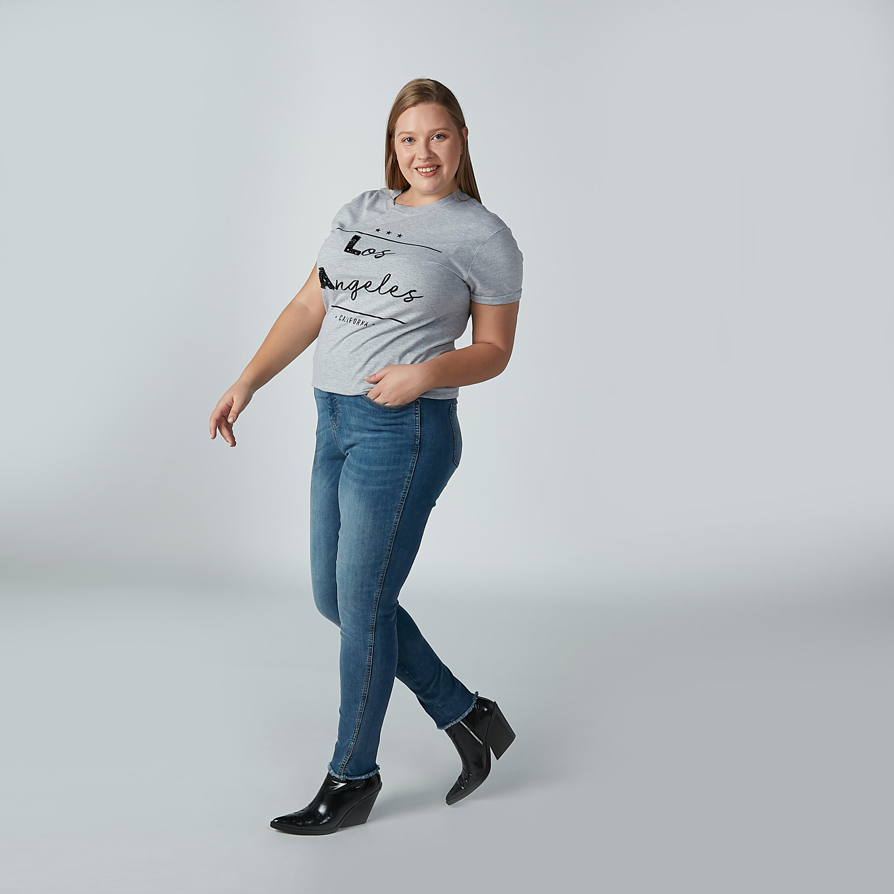 بنطال جينز طويل بجيوب-women-clothing-bottoms-jeans-image-2