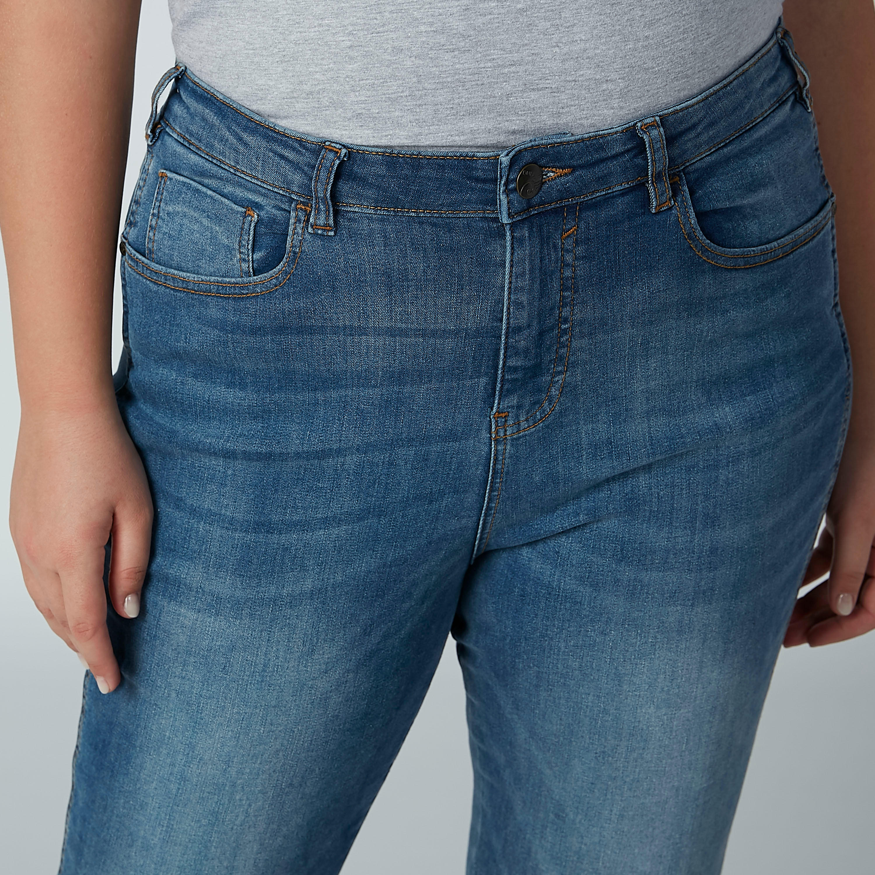 بنطال جينز طويل بجيوب-women-clothing-bottoms-jeans-image-3