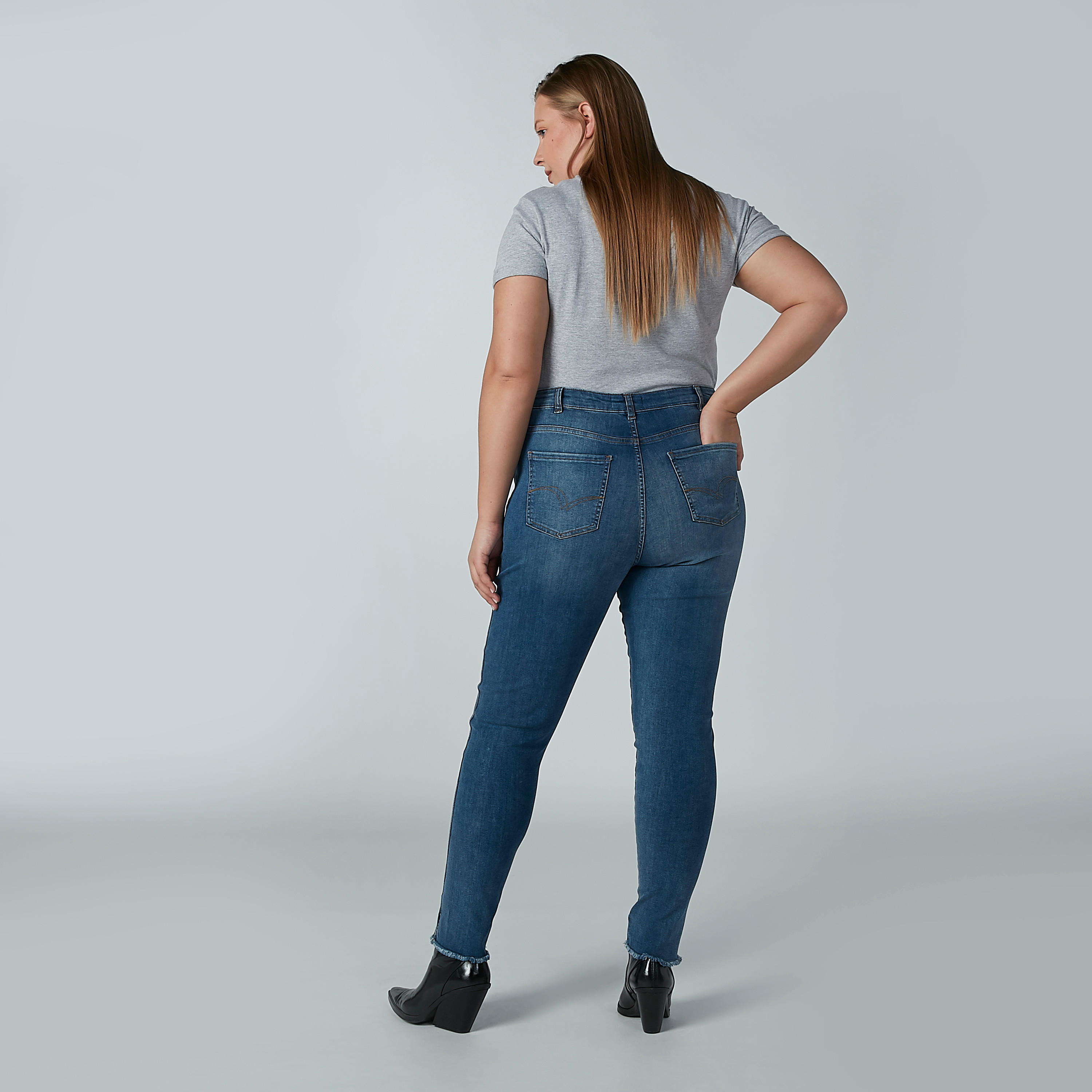 بنطال جينز طويل بجيوب-women-clothing-bottoms-jeans-image-4