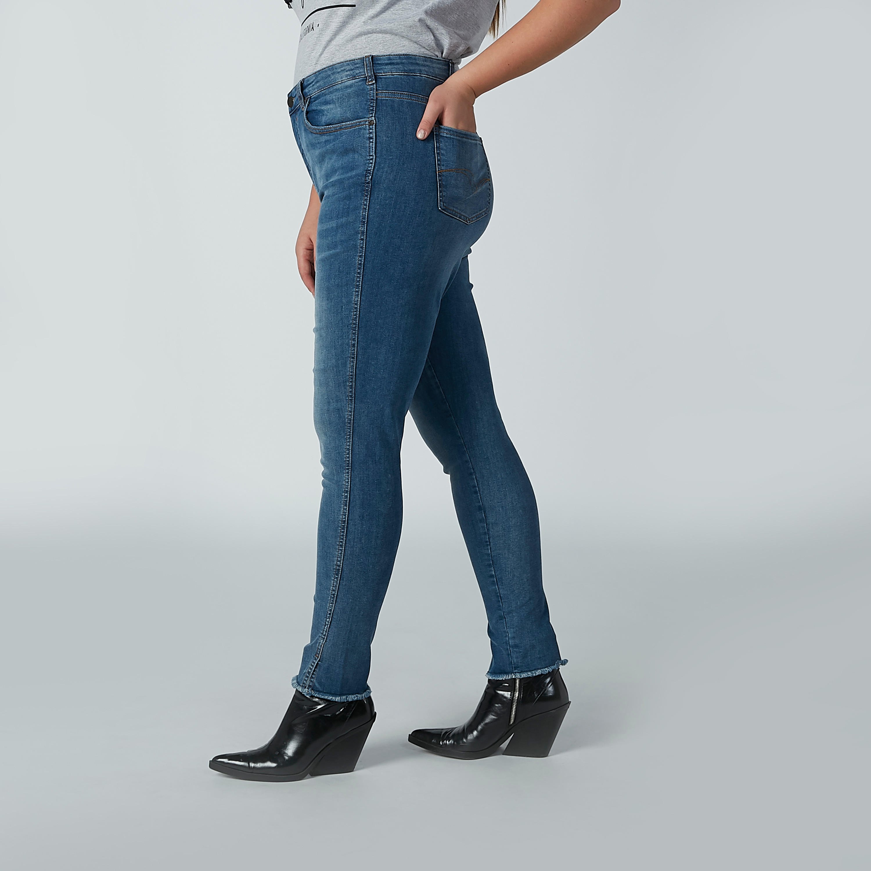 بنطال جينز طويل بجيوب-women-clothing-bottoms-jeans-image-5