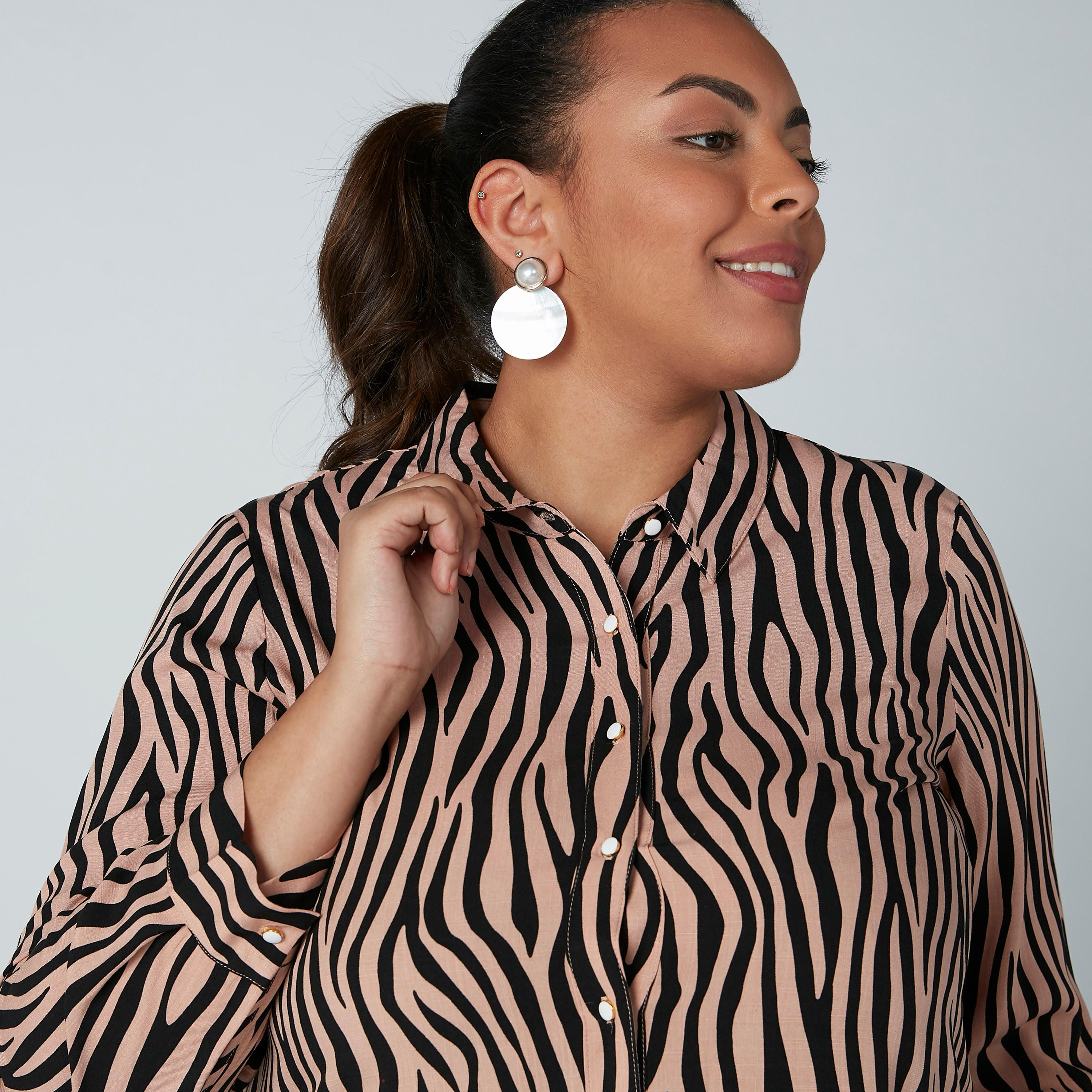 قميص بأكمام طويلة وطبعات حيوانات-women-clothing-shirtsandblouses-blouses-image-2