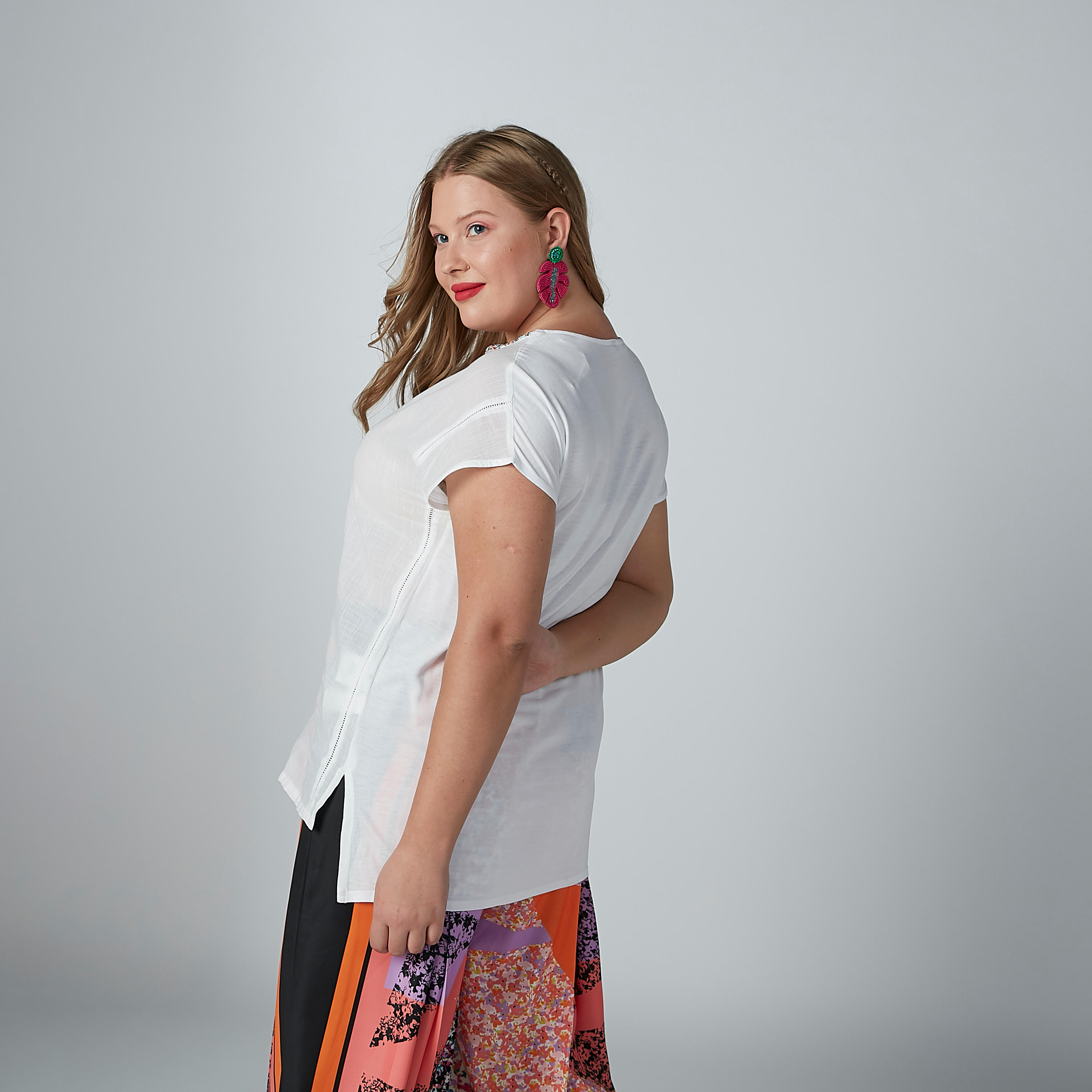 تونيك مطرّز بياقة V وأكمام كاب-women-clothing-shirtsandblouses-blouses-image-2