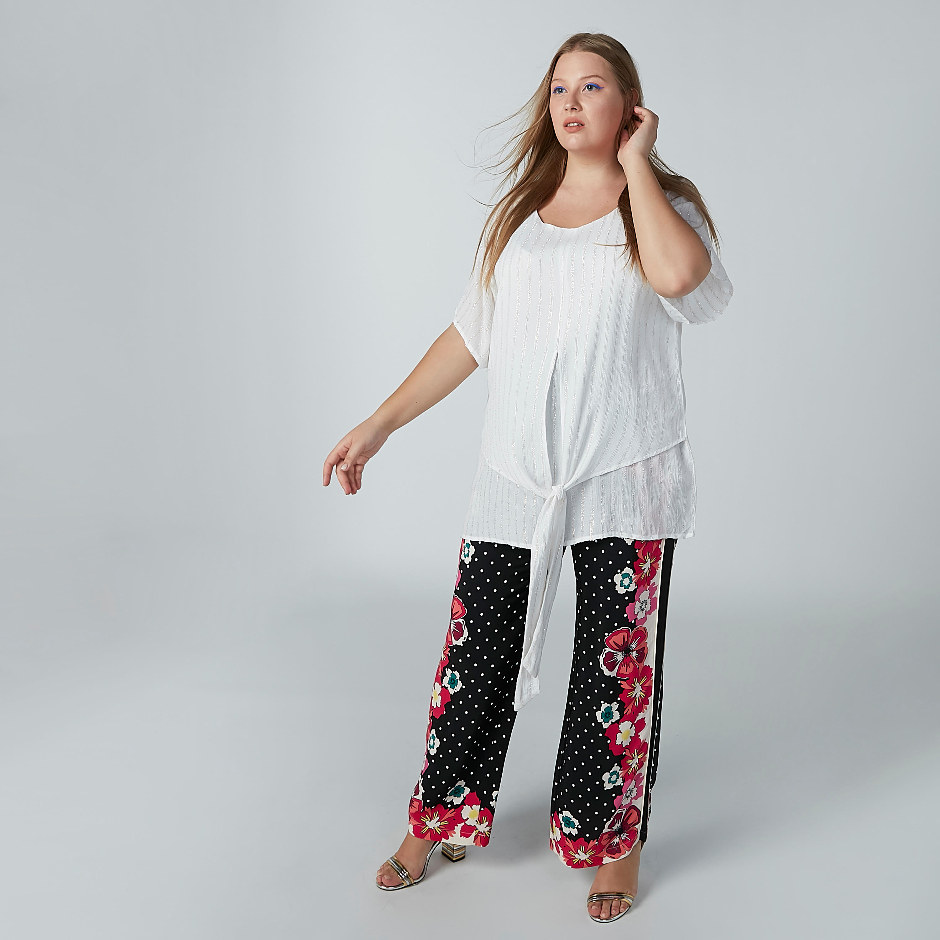 بلوزة مقلّمة بياقة مستديرة وأربطة-women-clothing-shirtsandblouses-blouses-image-2