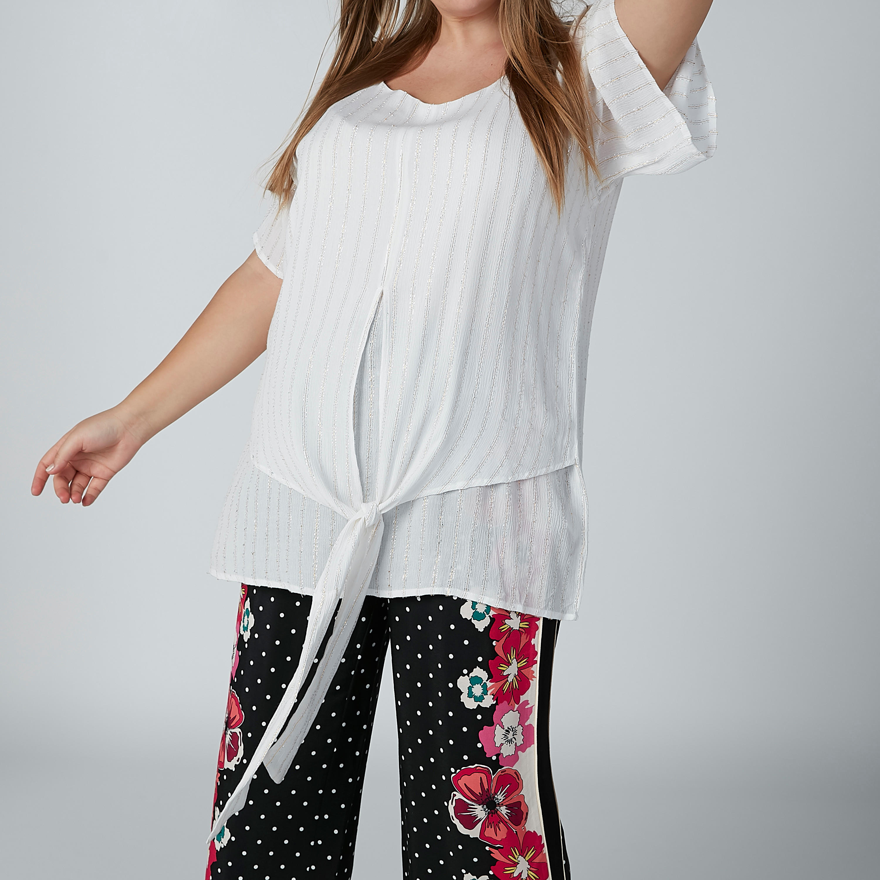 بلوزة مقلّمة بياقة مستديرة وأربطة-women-clothing-shirtsandblouses-blouses-image-3