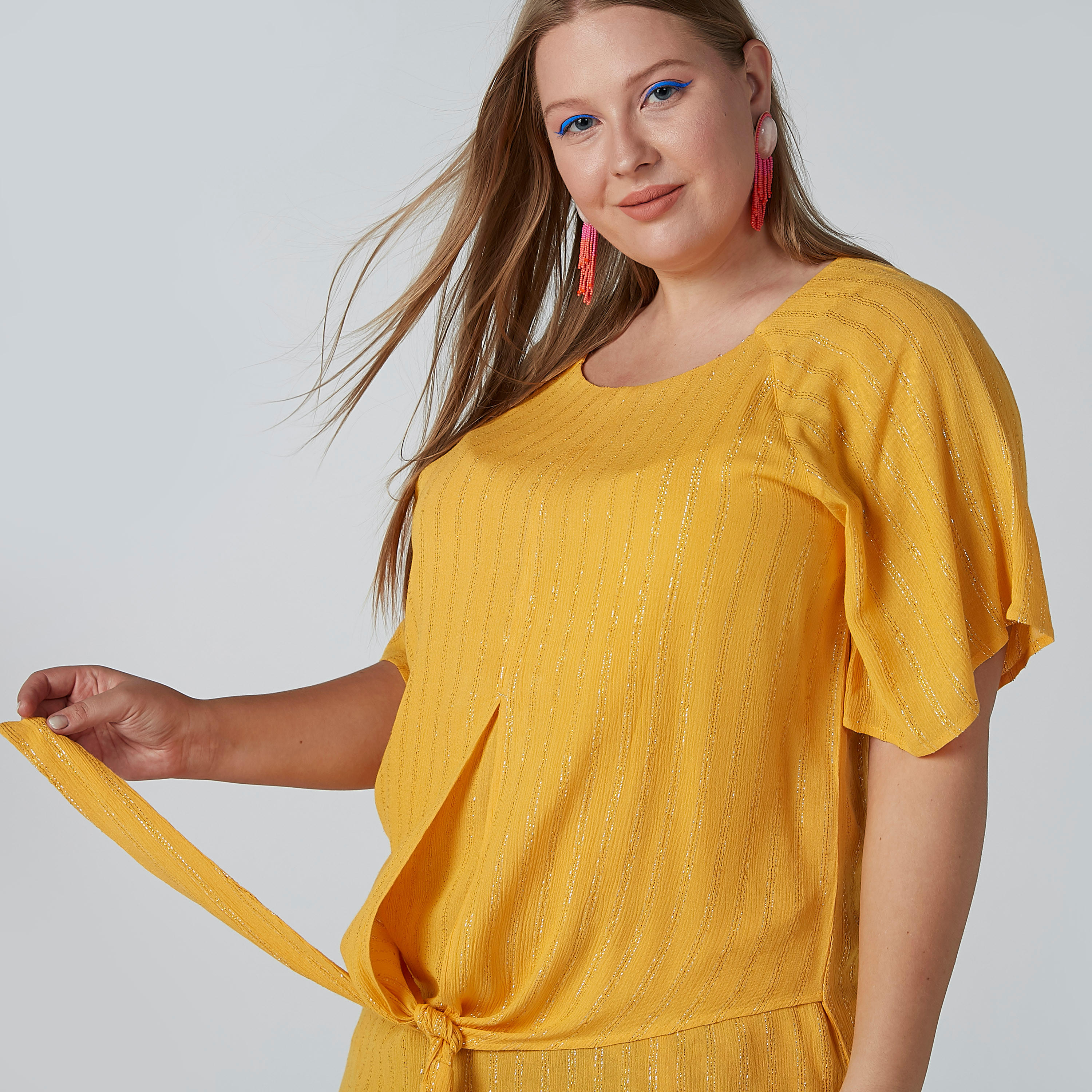 بلوزة مقلّمة بياقة عميقة وأربطة-women-clothing-shirtsandblouses-blouses-image-1